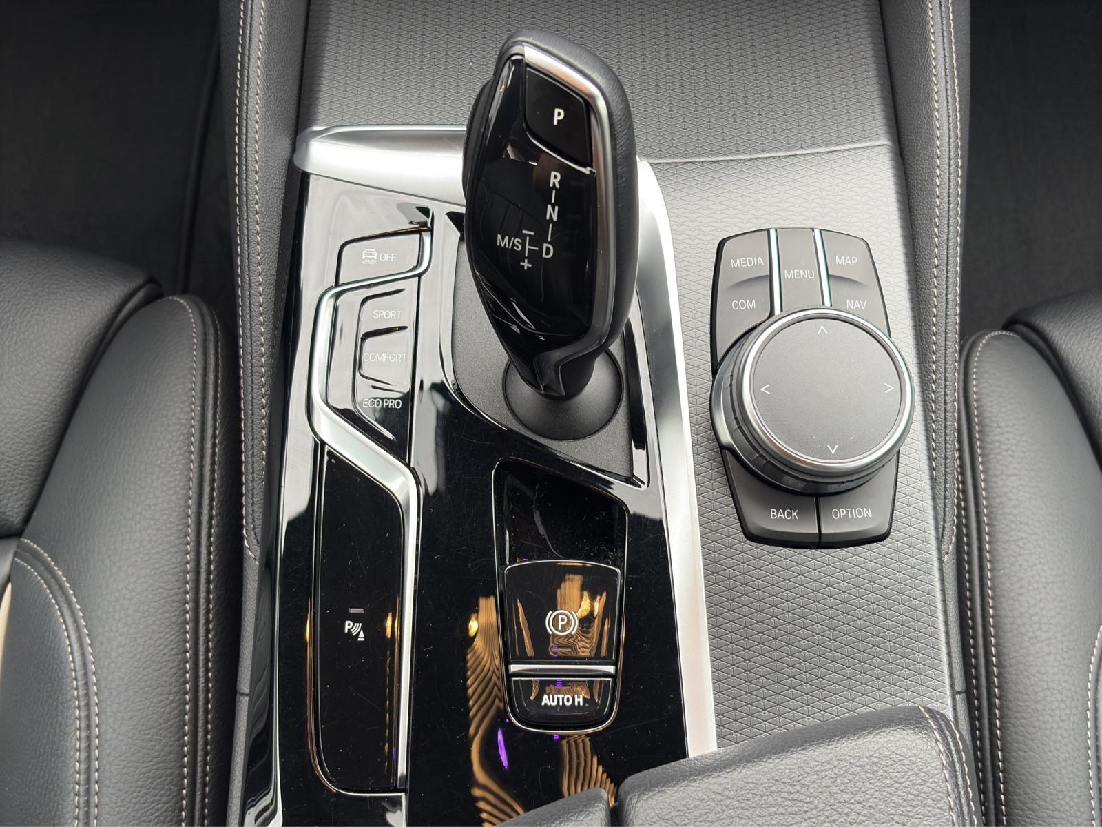 BMW 520d xDrive Touring-image-19