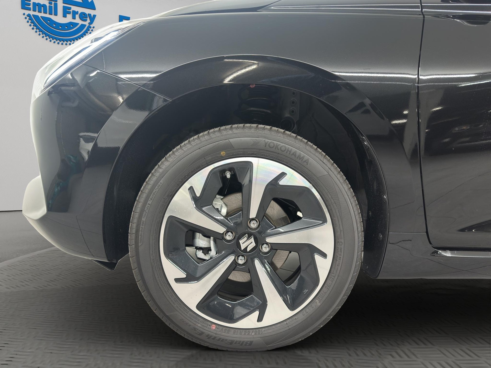 SUZUKI Swift 1.2 Compact Top Hybrid 4x4-image-3