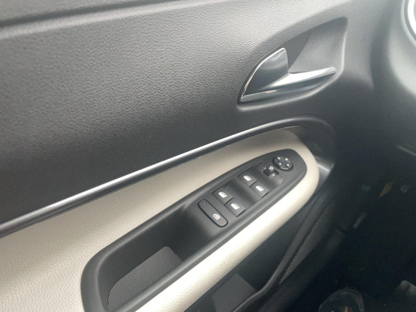 FIAT 600 1.2 Hybrid La Prima-image-11