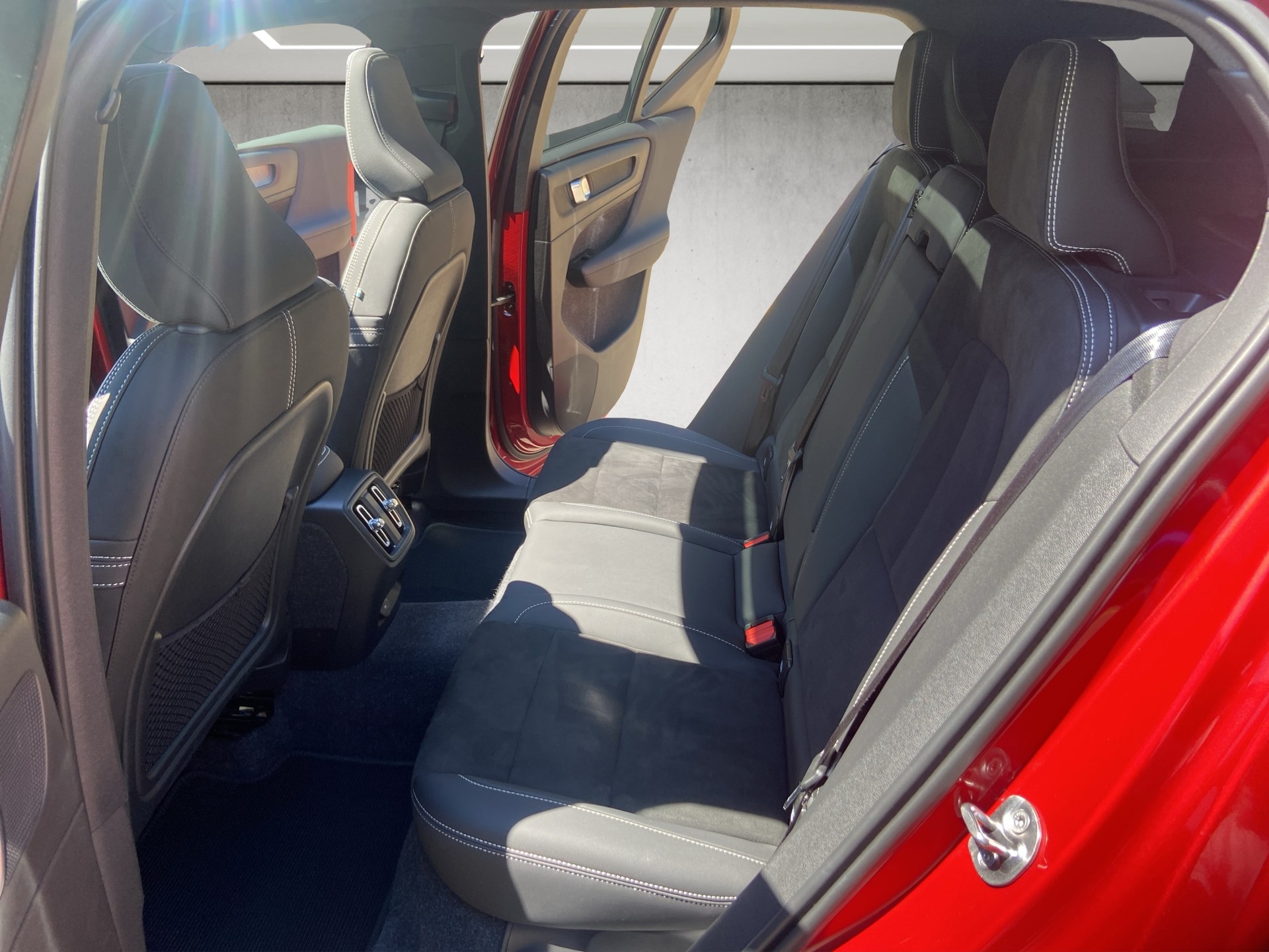 VOLVO XC40 Recharge P8 Twin AWD Pure Electric Pro-image-9