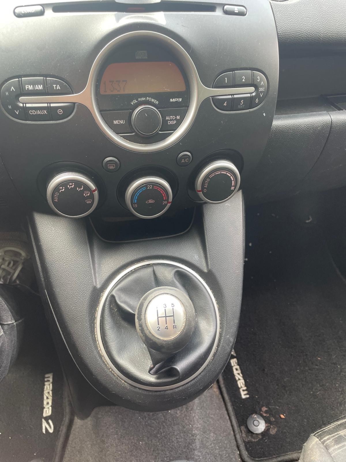 MAZDA 2 1.3i 16V Exclusive-image-6
