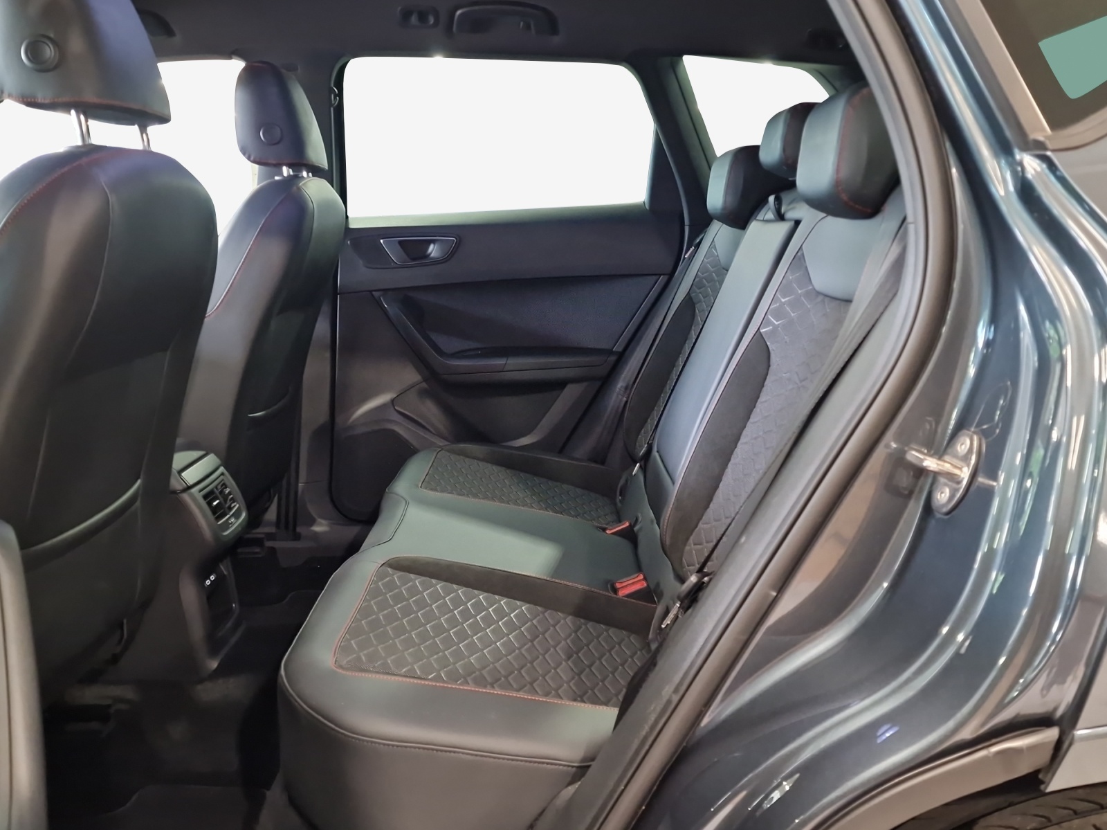 SEAT Ateca 2.0 TSI Hola FR 4Drive DSG-image-11