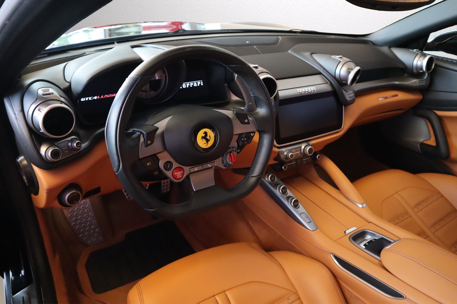 FERRARI GTC 4 Lusso-showroom-element-2