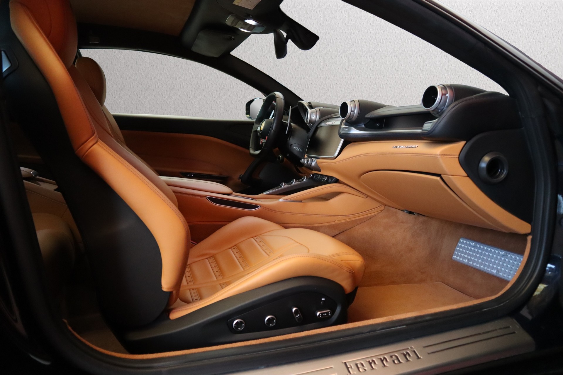 FERRARI GTC 4 Lusso-image-20