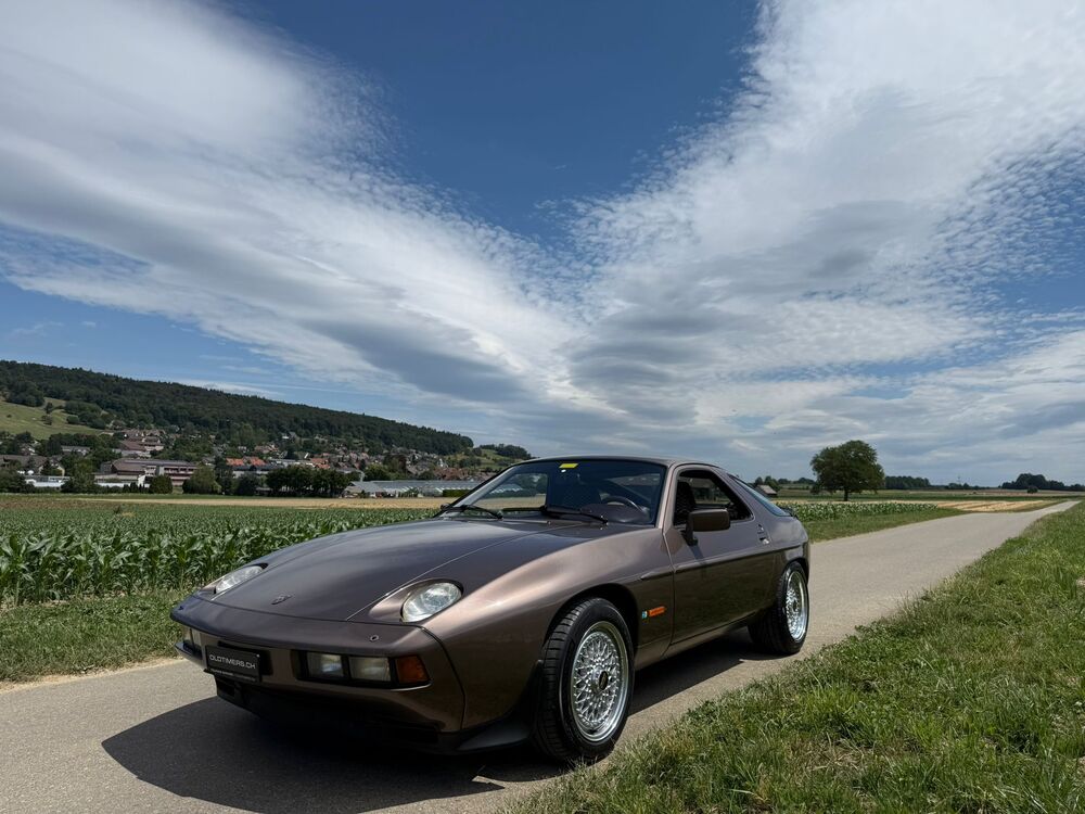 PORSCHE 928 S-image-0