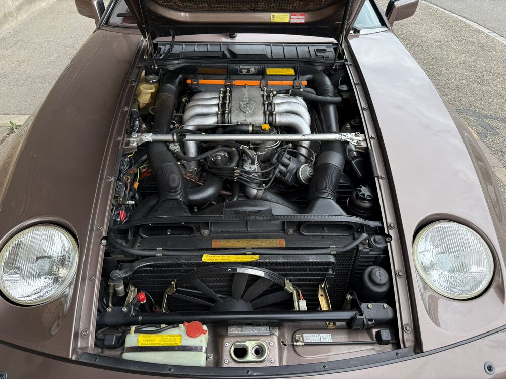 PORSCHE 928 S-image-12