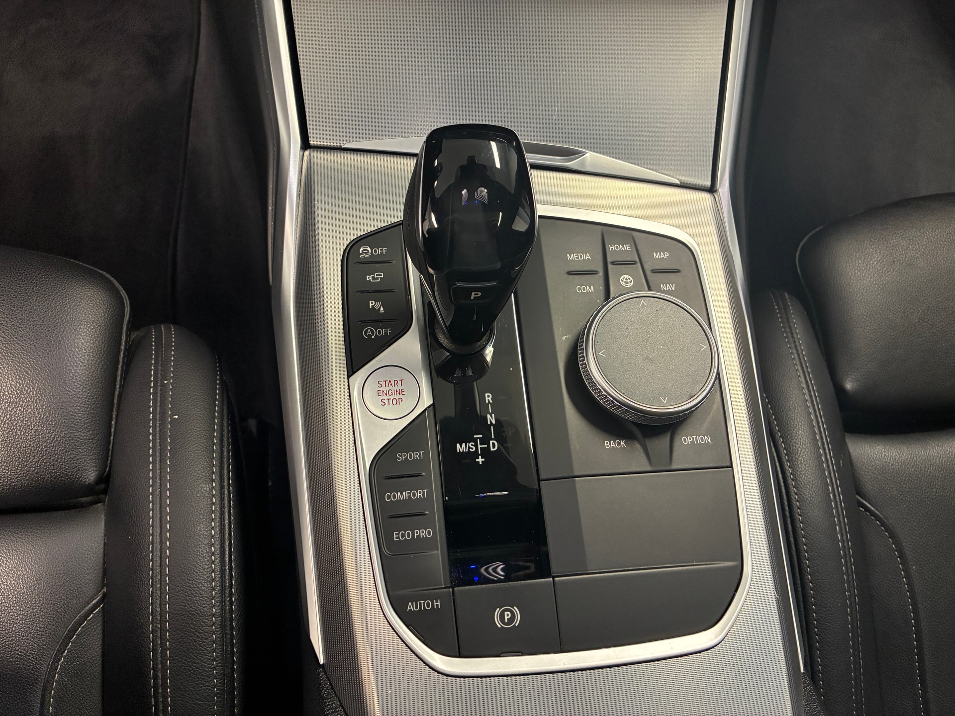 BMW 330i xDrive M-Sport Touring-image-14