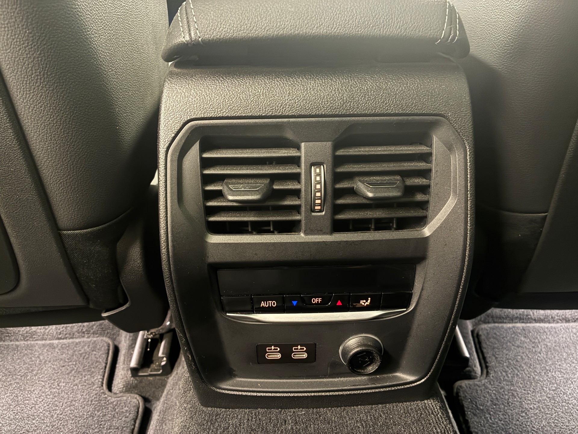BMW 330i xDrive M-Sport Touring-image-19