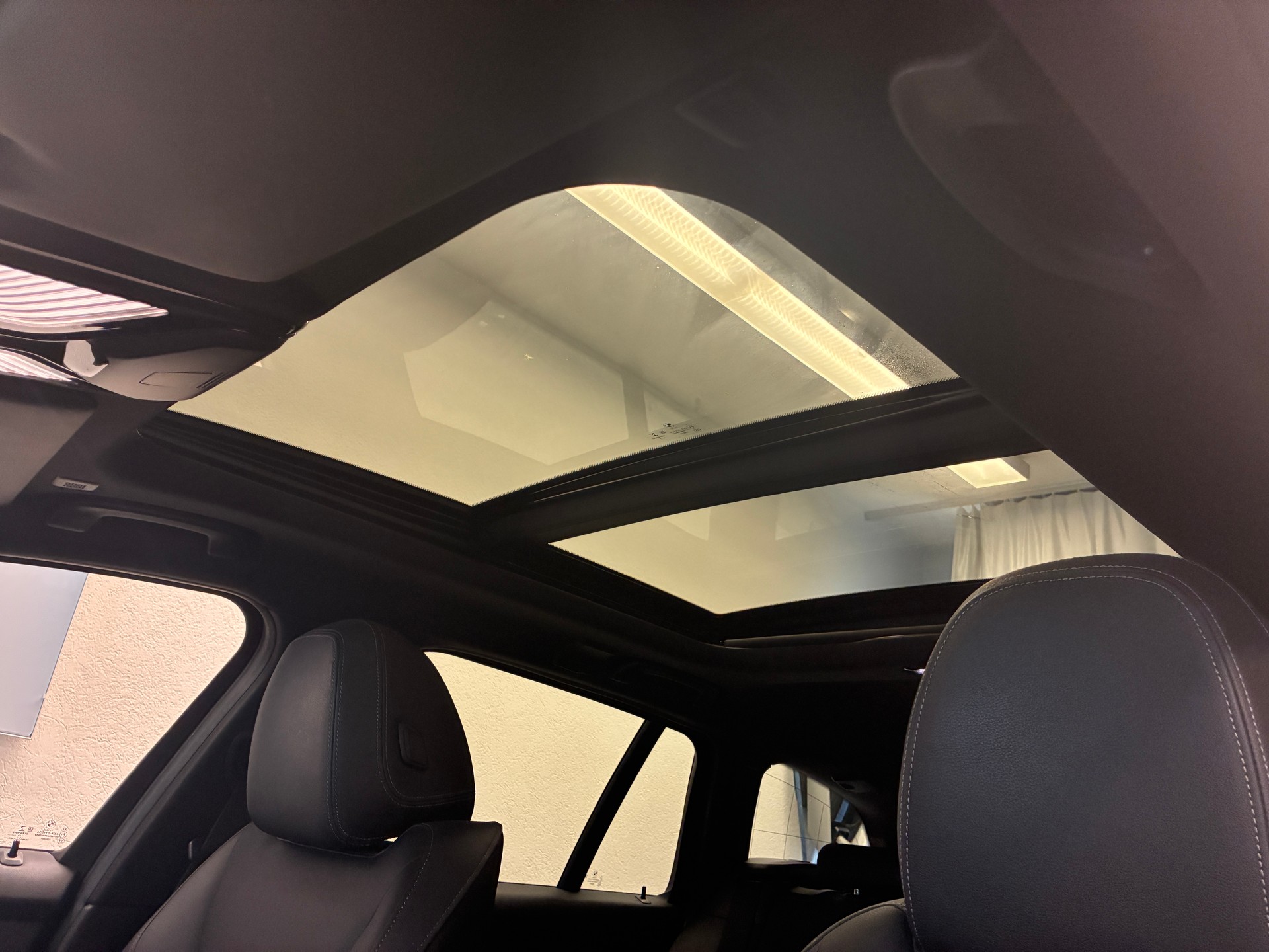 BMW 330i xDrive M-Sport Touring-image-17