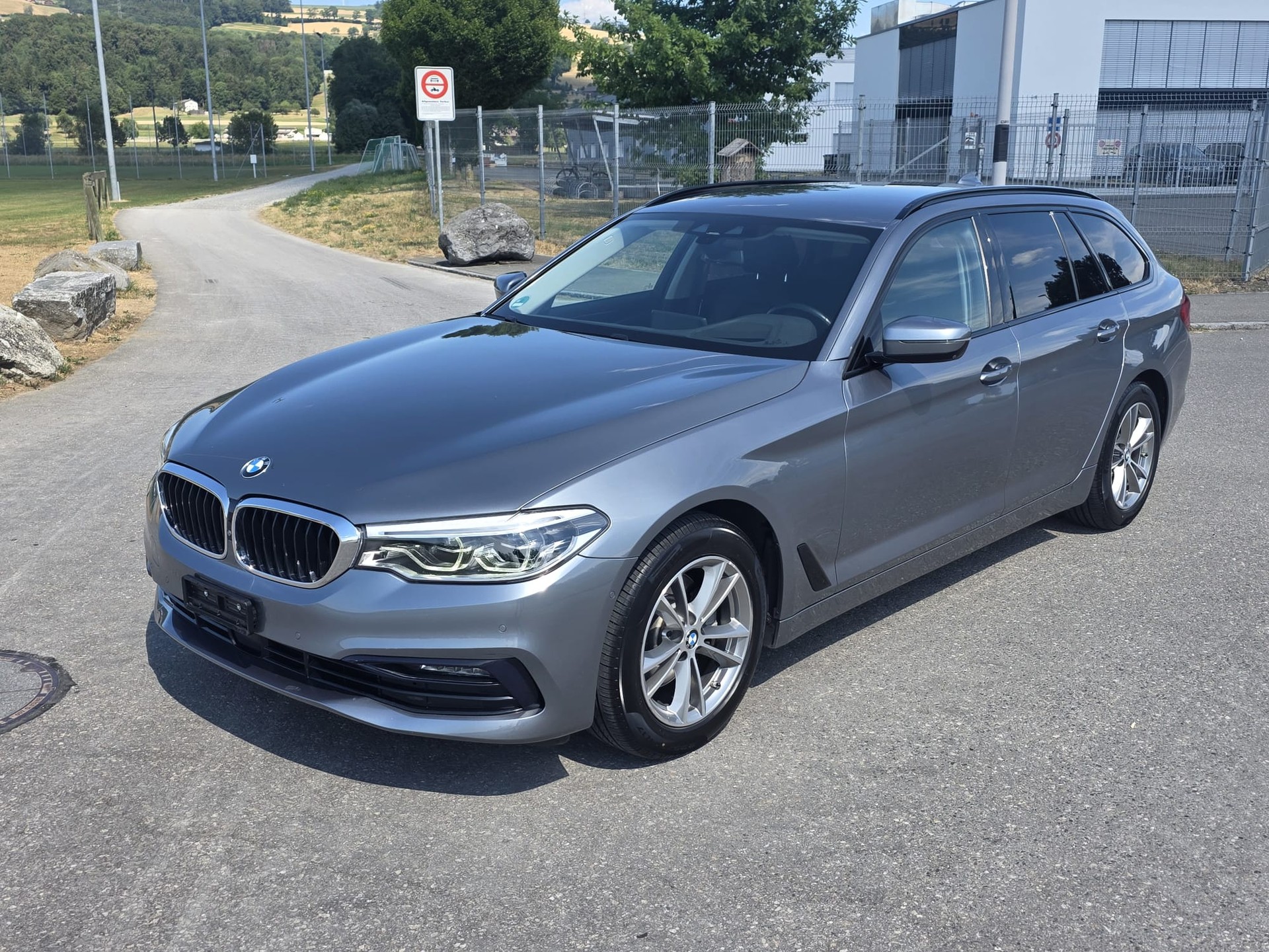 BMW 520d xDrive Touring Sport Line Steptronic-image-5