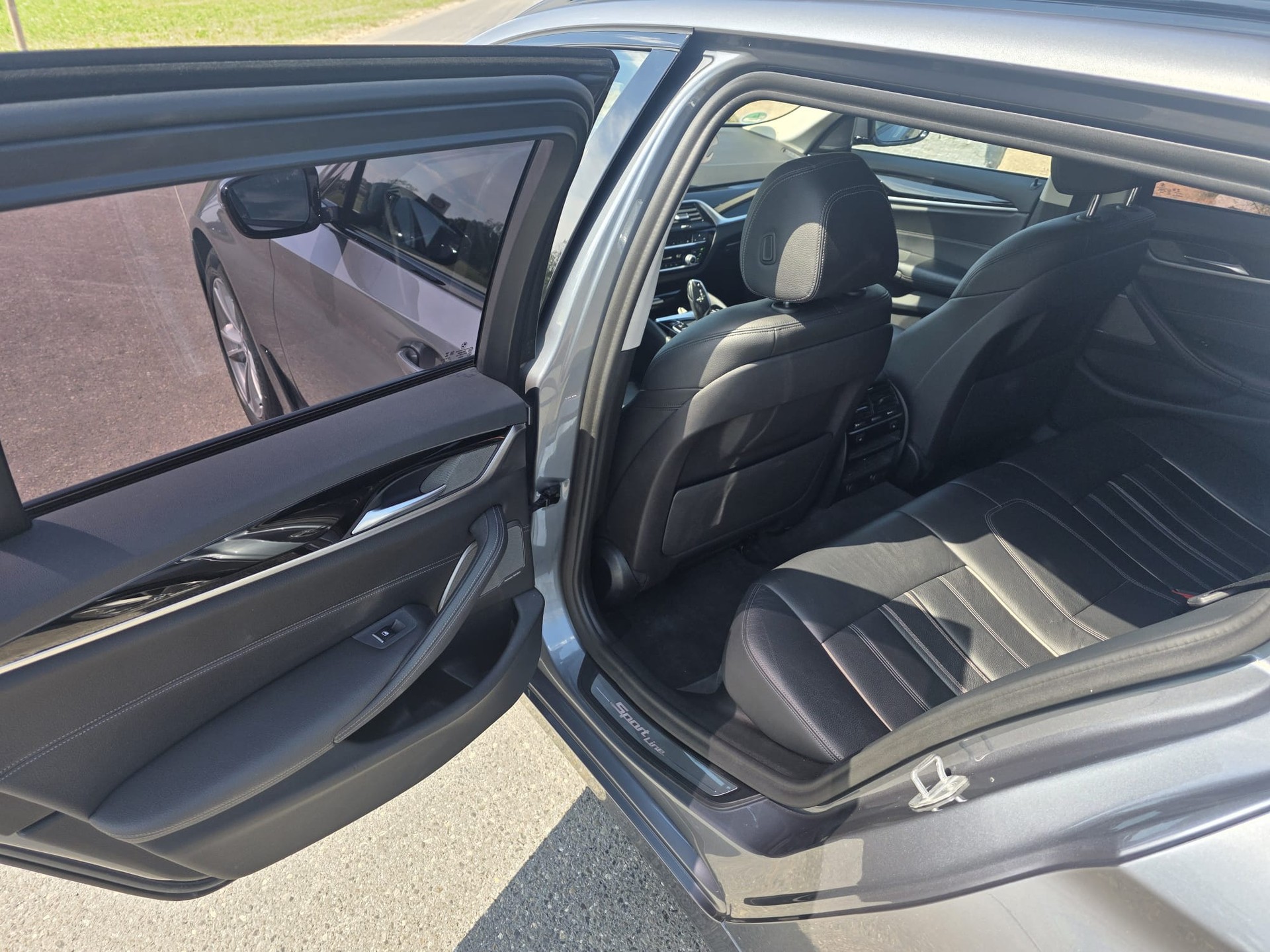 BMW 520d xDrive Touring Sport Line Steptronic-image-10