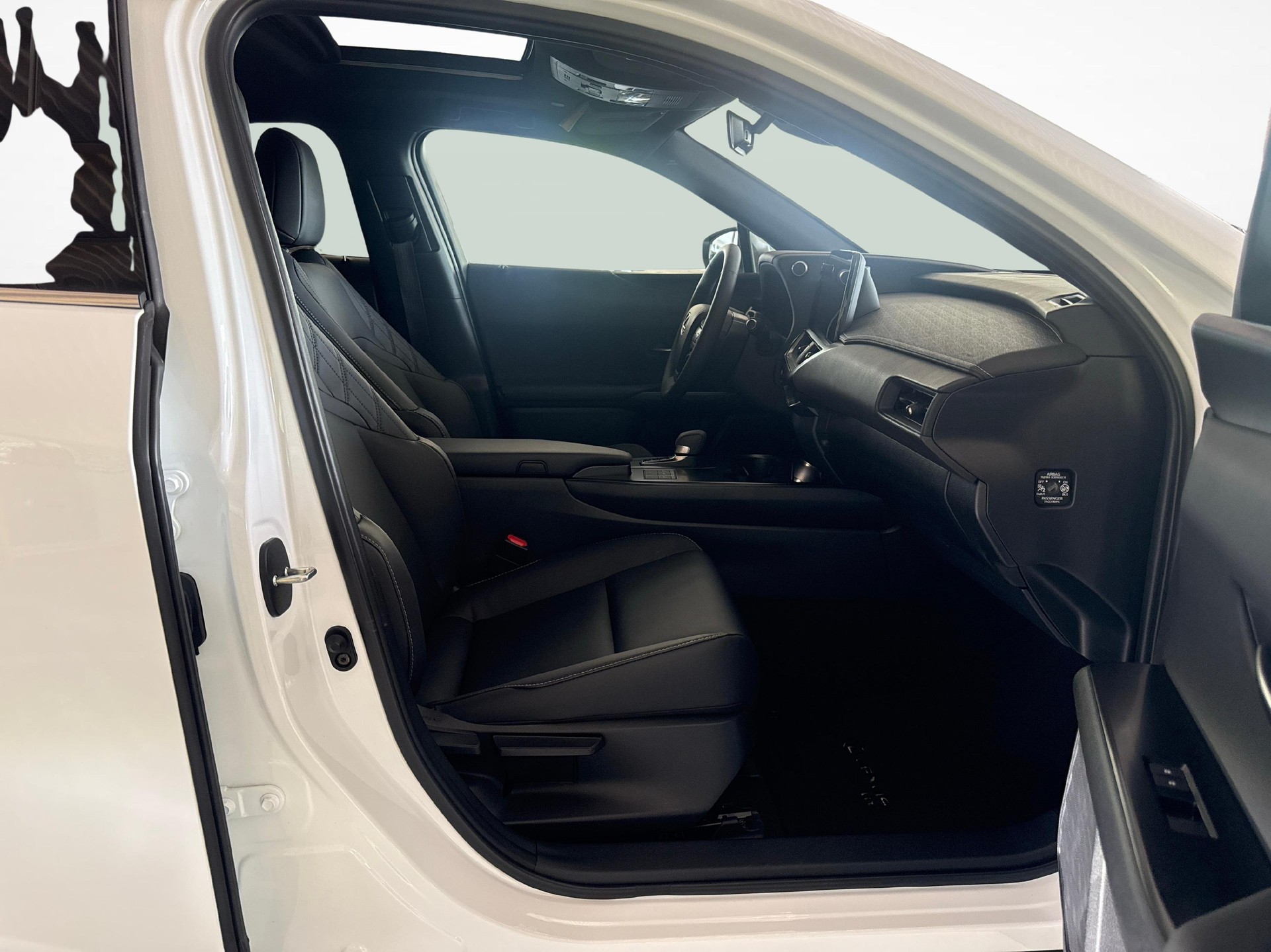 LEXUS UX 300h F-Line - Ruote invernali incluse-image-9
