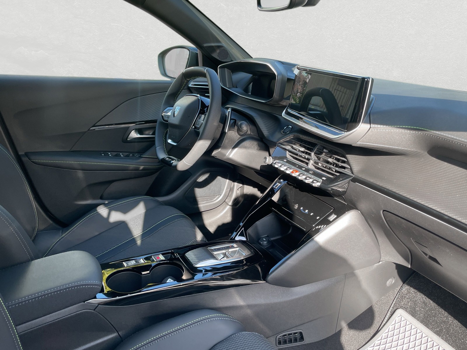 PEUGEOT 208 1.2 Hybrid 145 GT-image-8