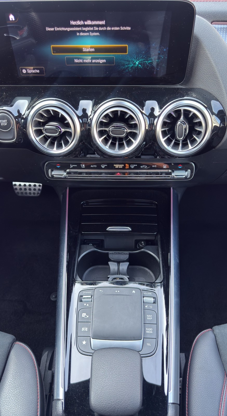 MERCEDES-BENZ EQA 250 AMG Line-image-10