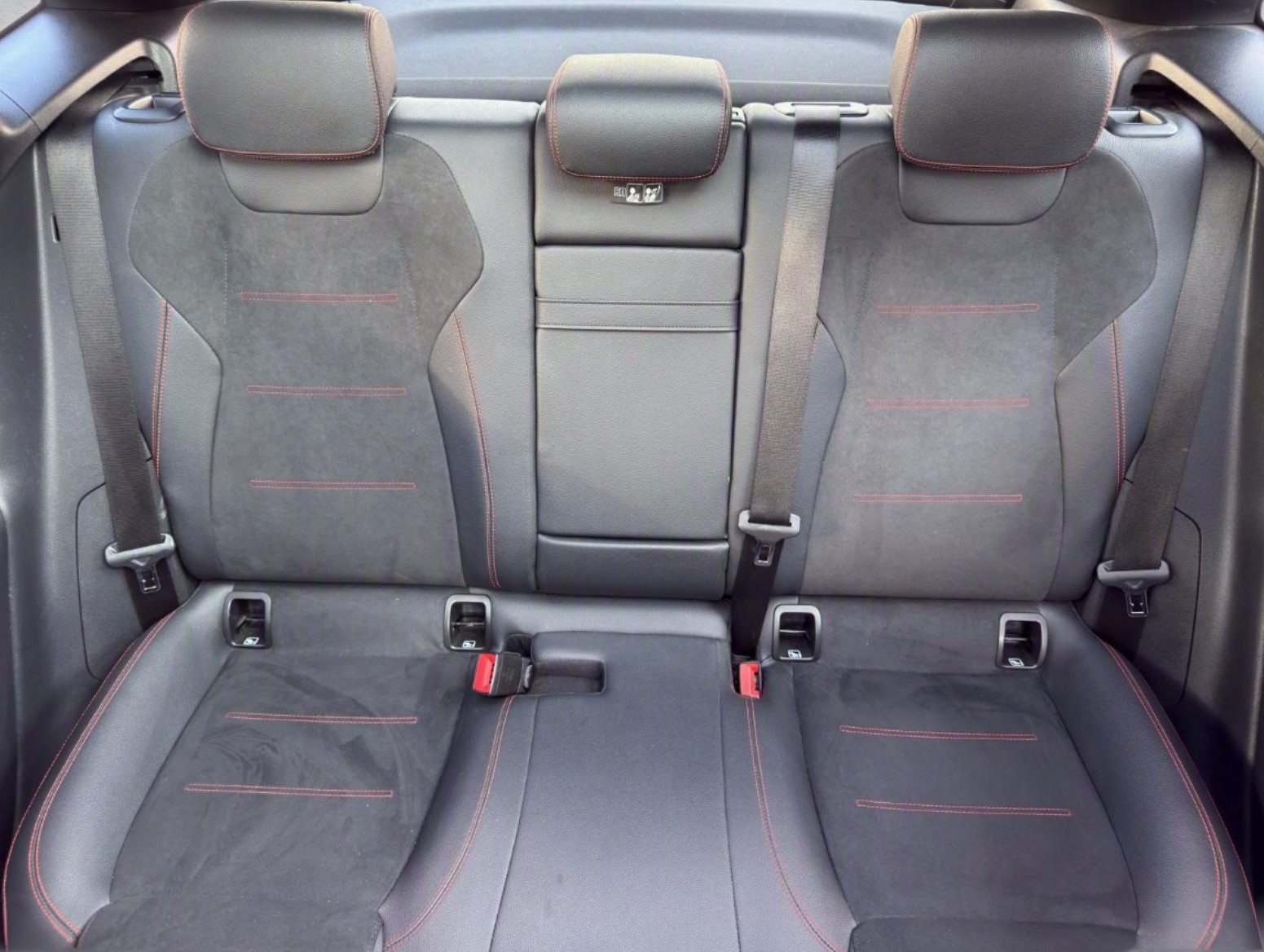 MERCEDES-BENZ EQA 250 AMG Line-image-14