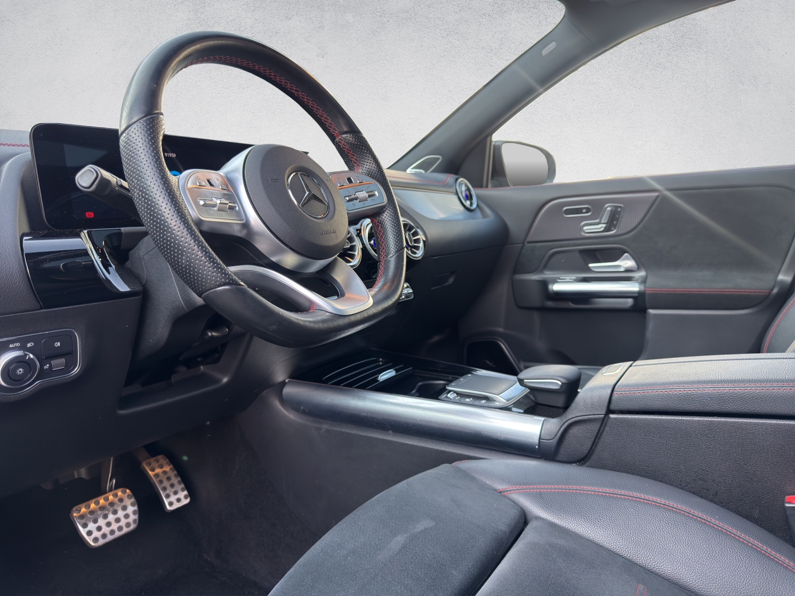 MERCEDES-BENZ EQA 250 AMG Line-image-12