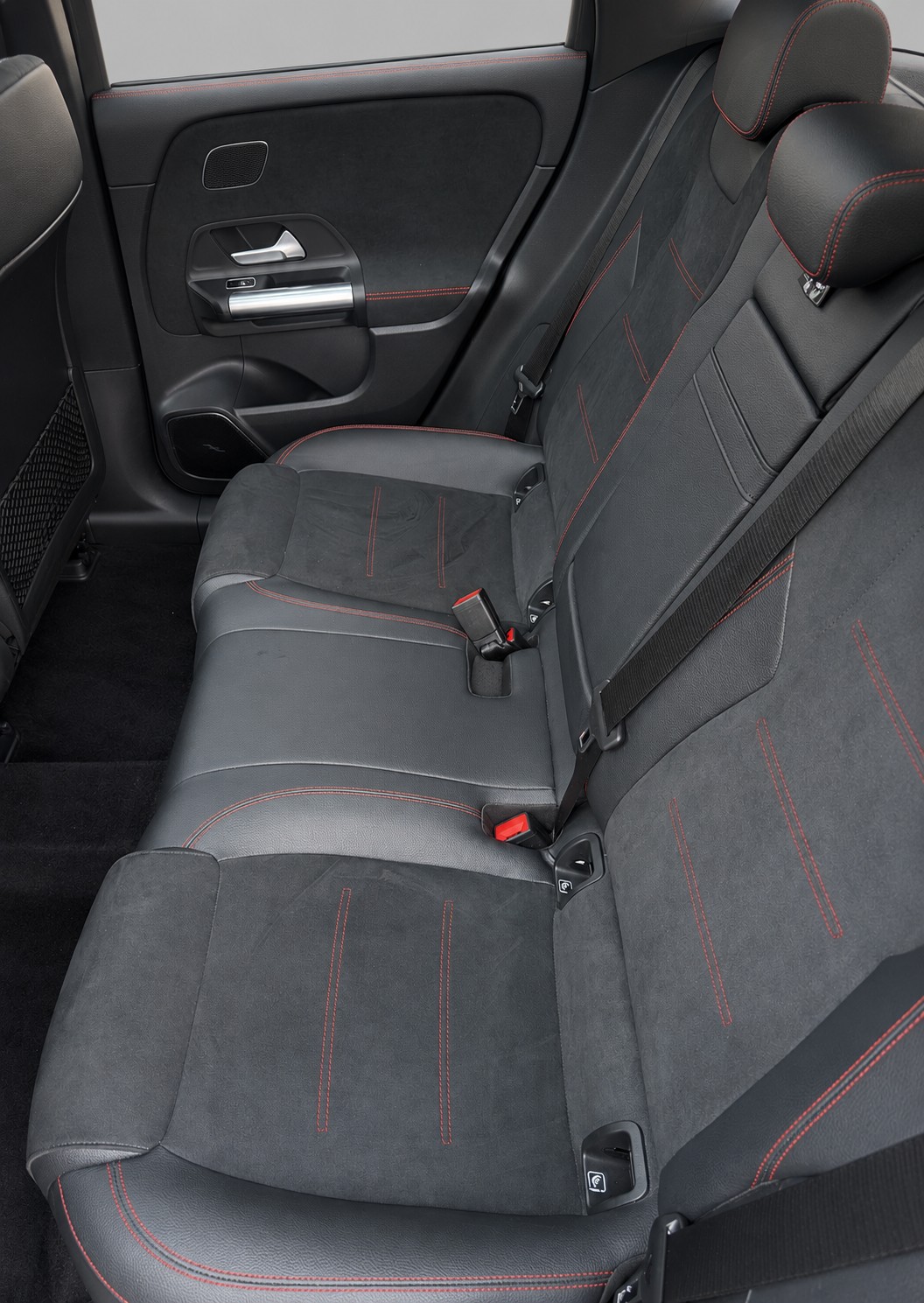 MERCEDES-BENZ EQA 250 AMG Line-image-15