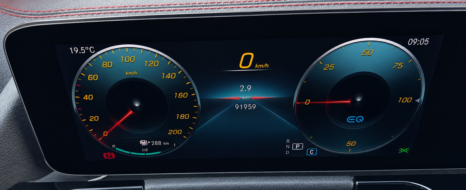 MERCEDES-BENZ EQA 250 AMG Line-image-9