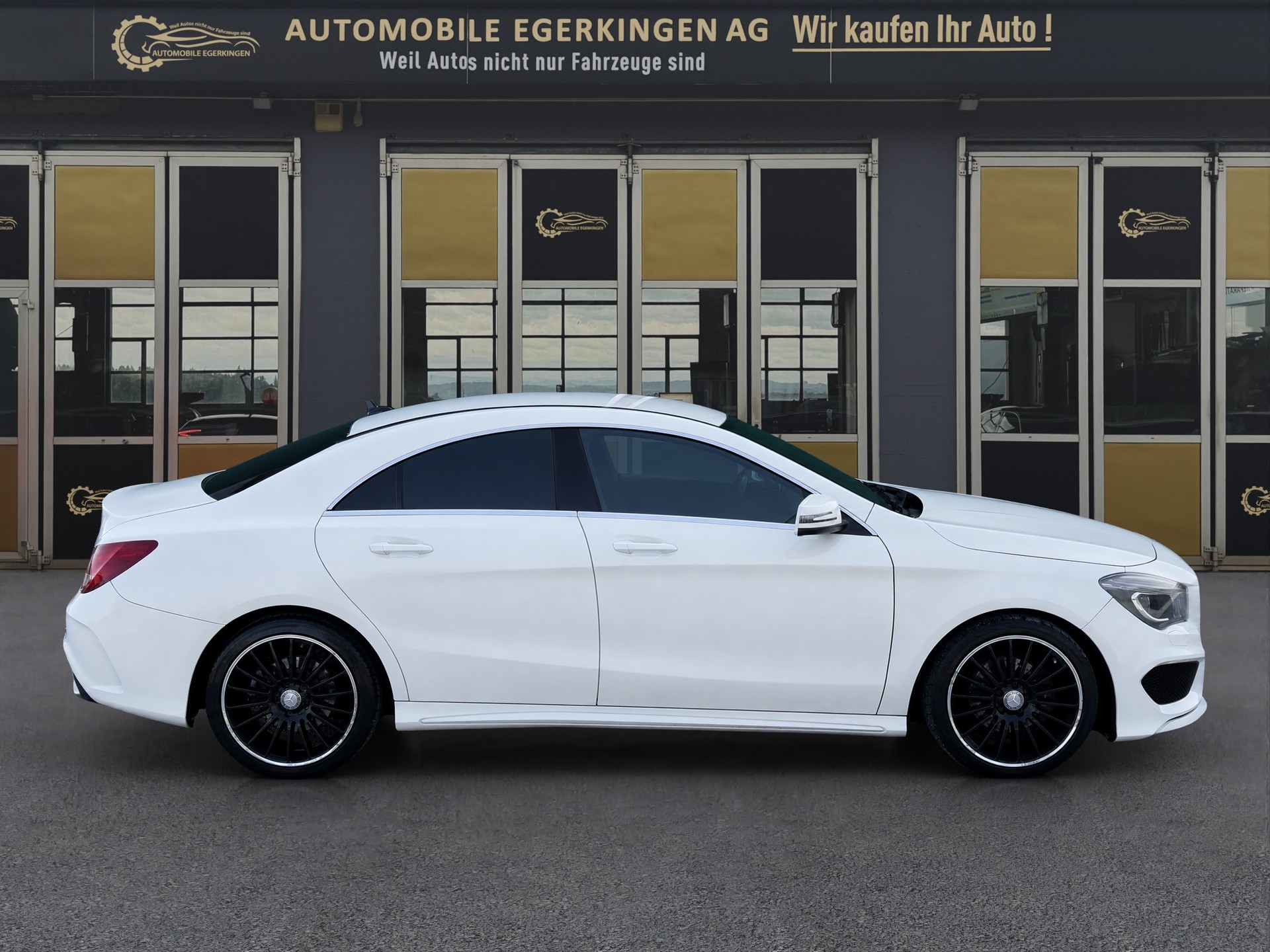MERCEDES-BENZ CLA 200 CDI AMG Line-image-3