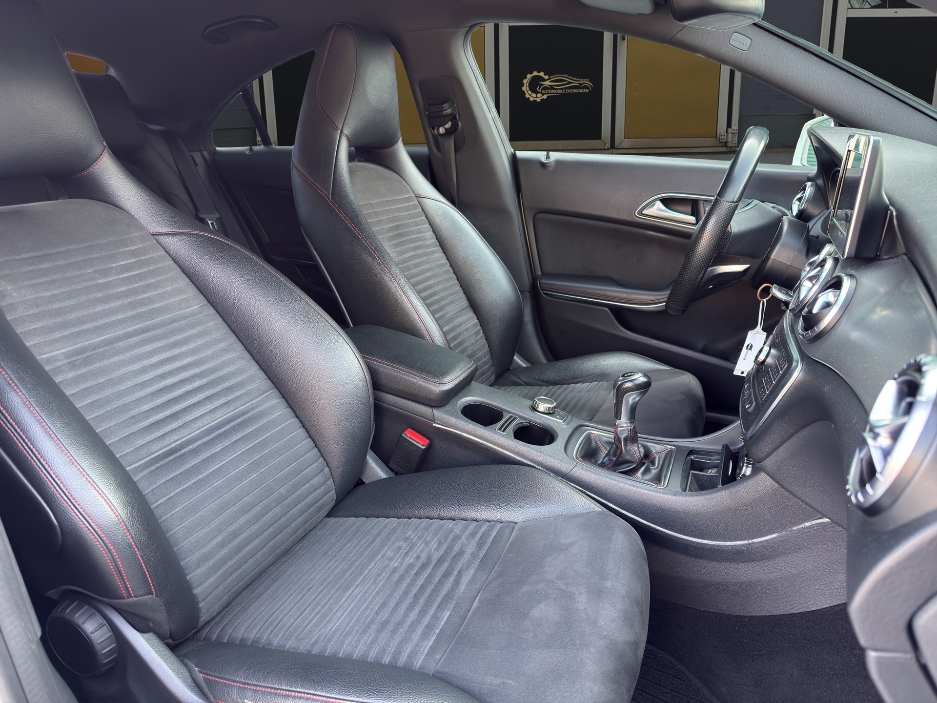 MERCEDES-BENZ CLA 200 CDI AMG Line-image-9