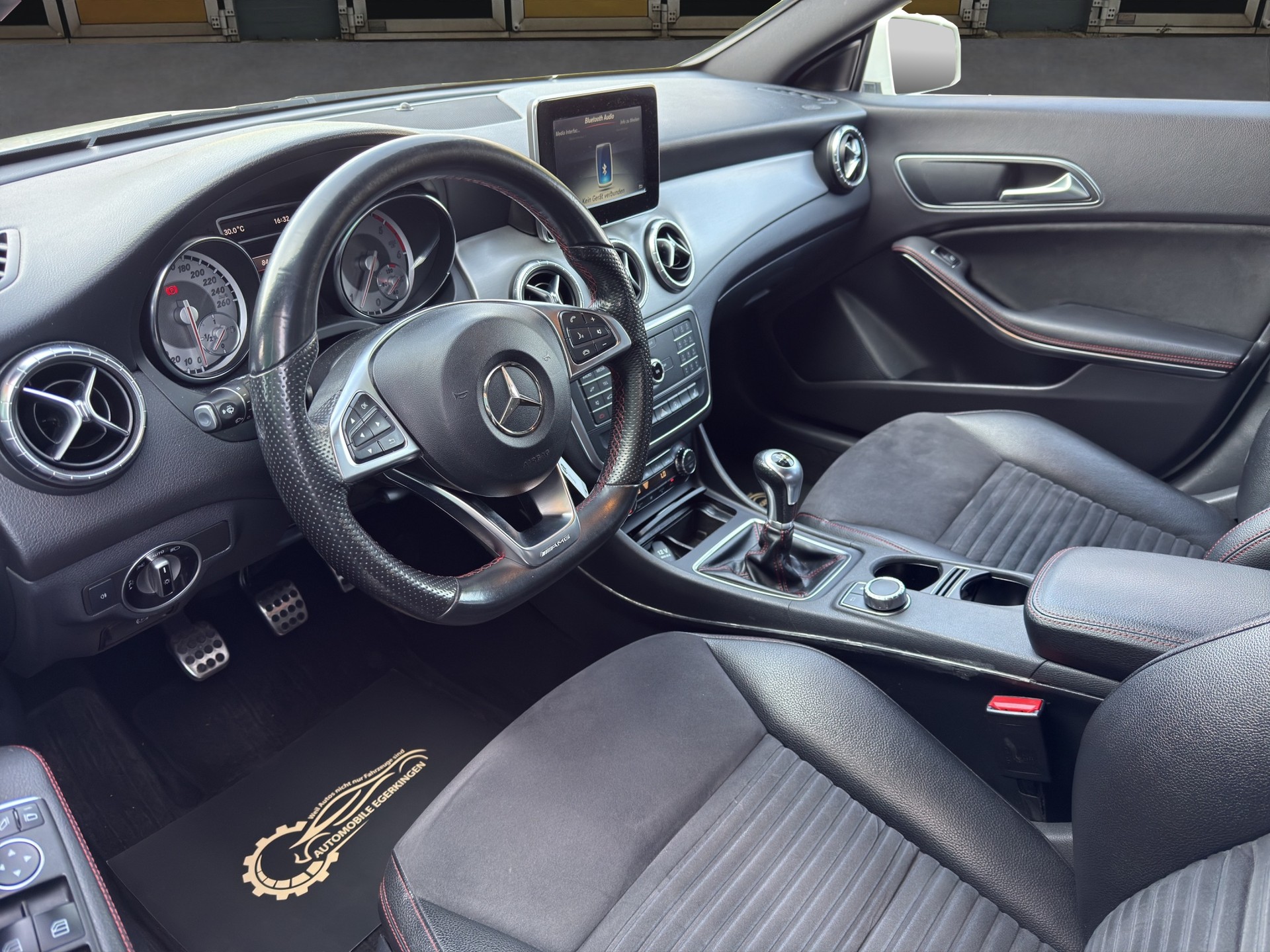 MERCEDES-BENZ CLA 200 CDI AMG Line-image-8
