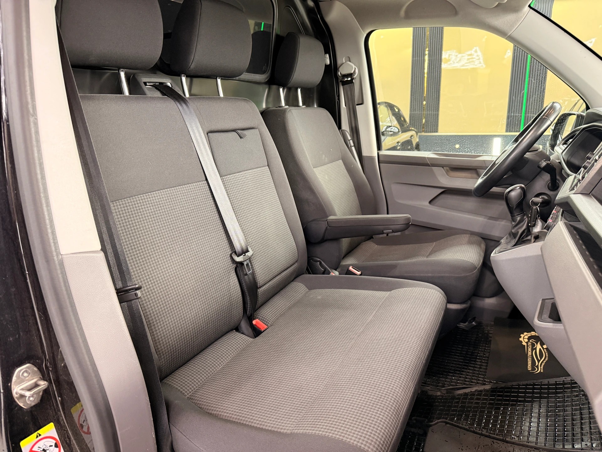 VW T6.1 2.0 TDI 4Motion DSG-image-13
