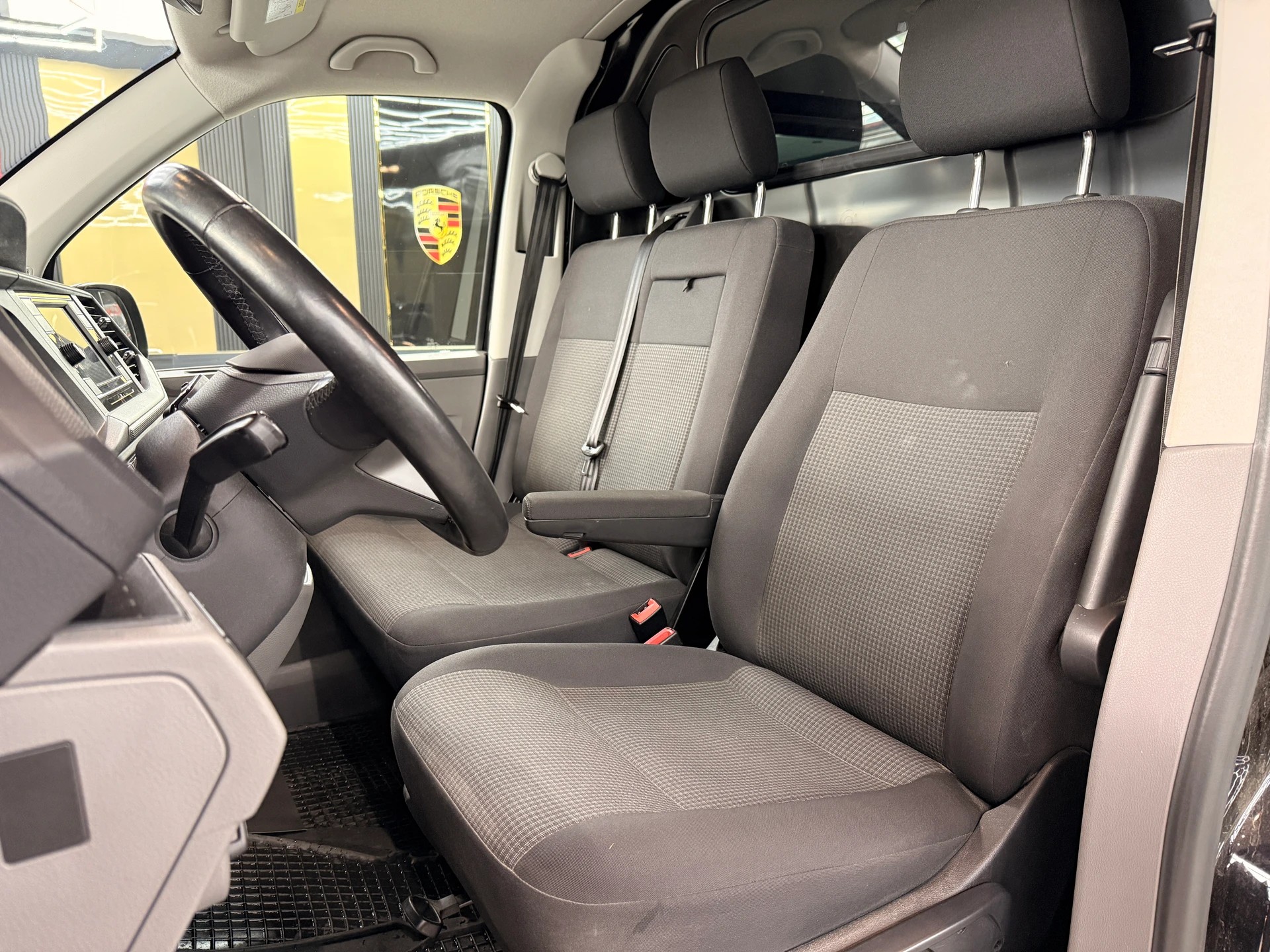 VW T6.1 2.0 TDI 4Motion DSG-image-9