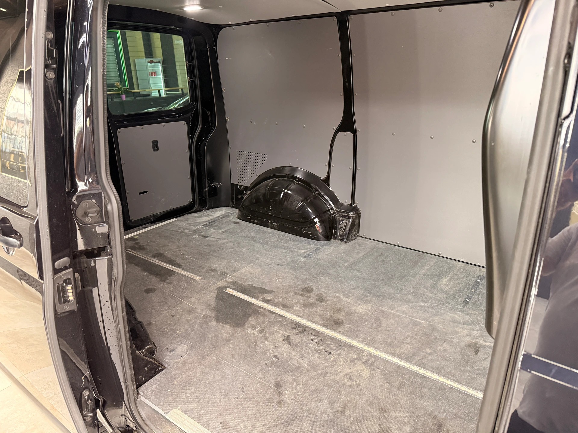 VW T6.1 2.0 TDI 4Motion DSG-image-14