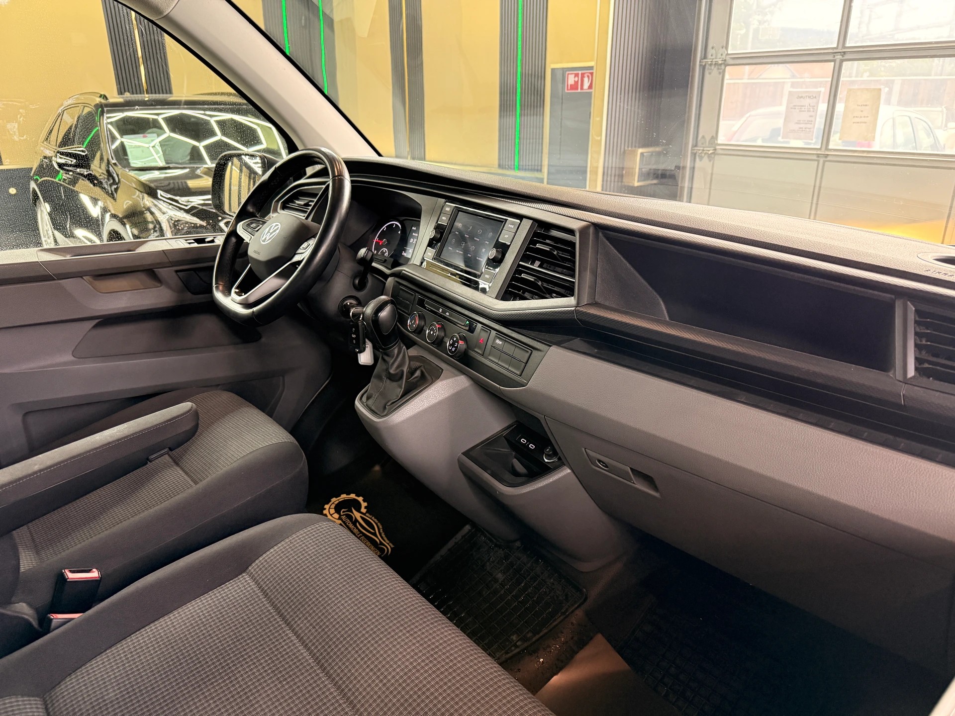 VW T6.1 2.0 TDI 4Motion DSG-image-12