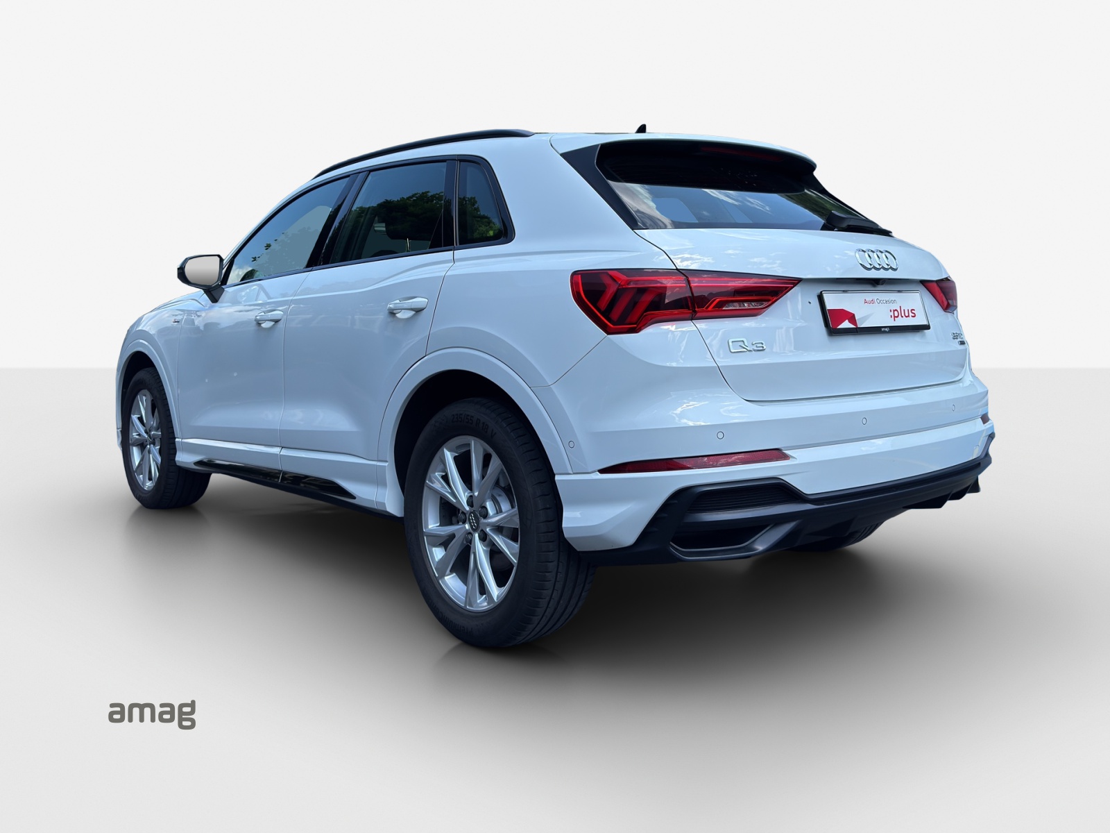 AUDI Q3 35 TDI S line quattro S-tronic-image-2