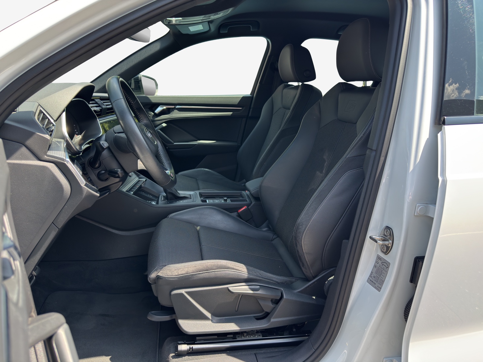 AUDI Q3 35 TDI S line quattro S-tronic-image-7