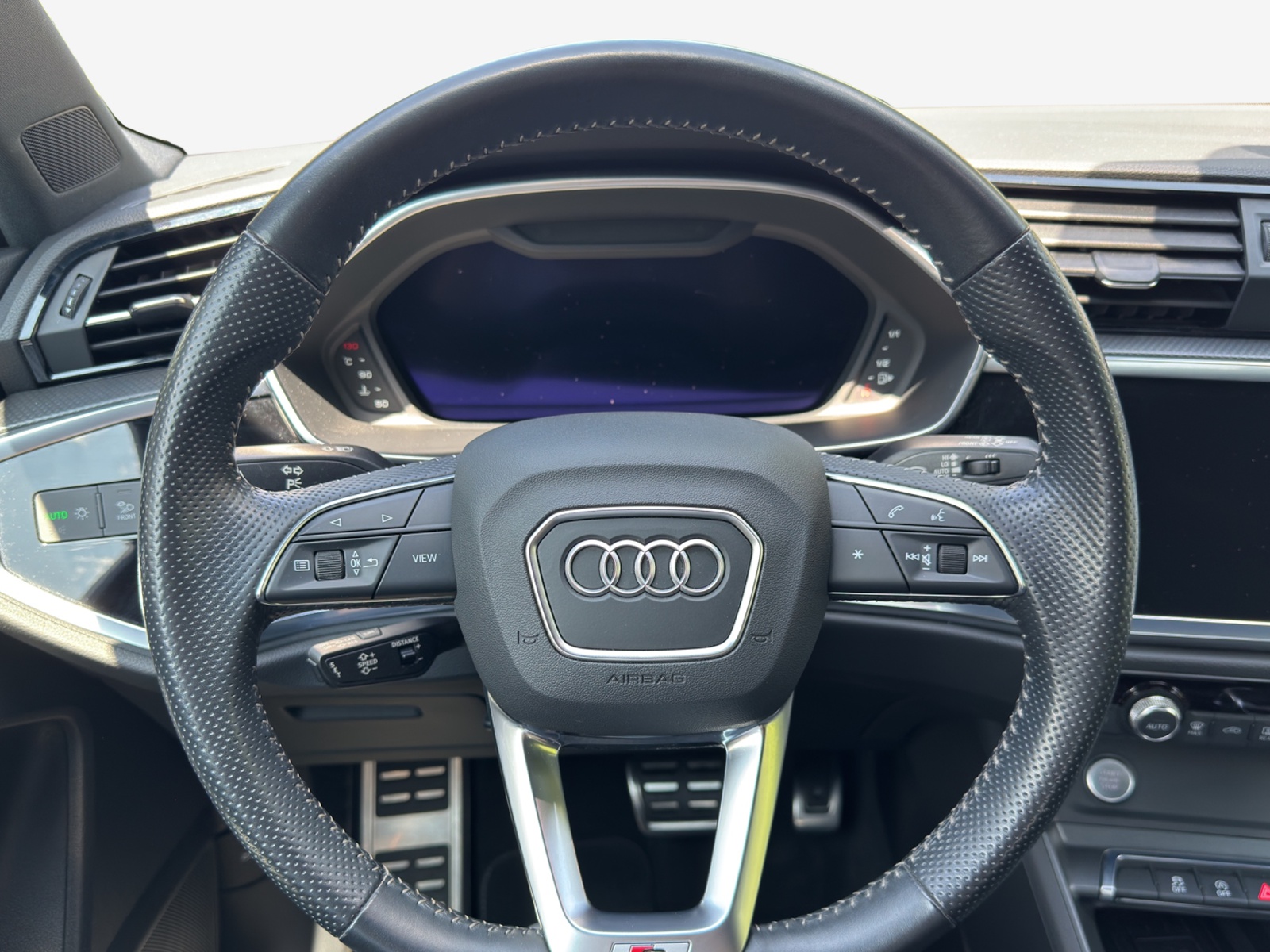 AUDI Q3 35 TDI S line quattro S-tronic-image-9
