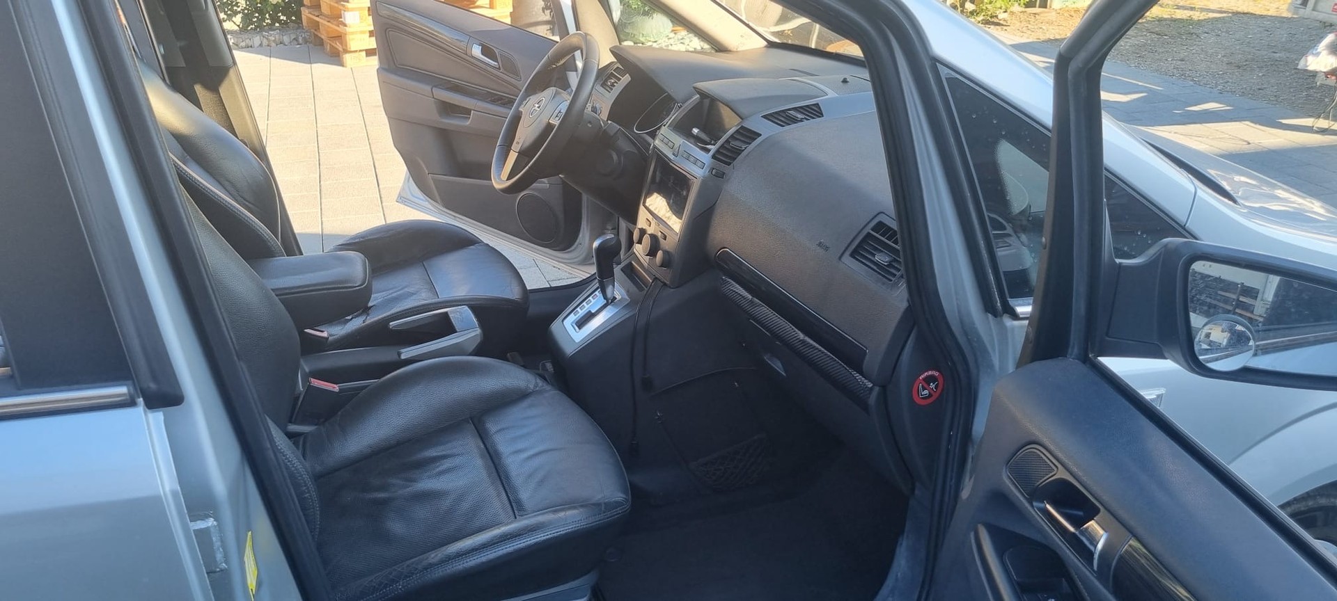 OPEL Zafira 1.9 CDTI Enjoy Automatic-image-8