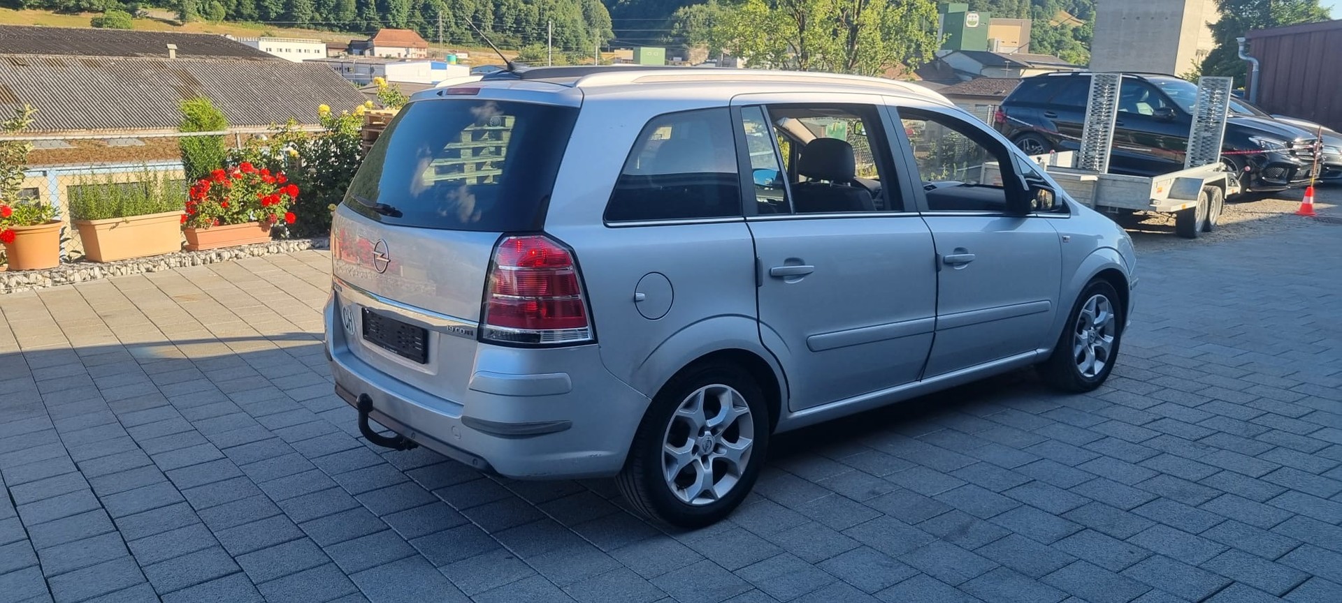 OPEL Zafira 1.9 CDTI Enjoy Automatic-image-3