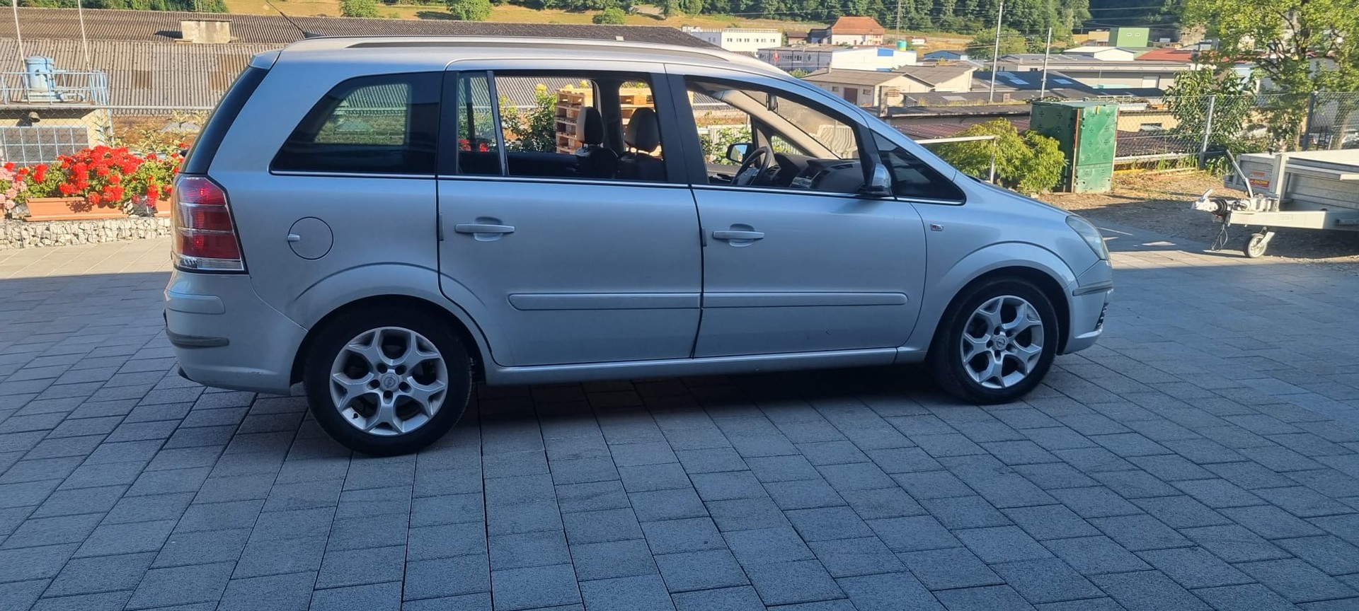 OPEL Zafira 1.9 CDTI Enjoy Automatic-image-2