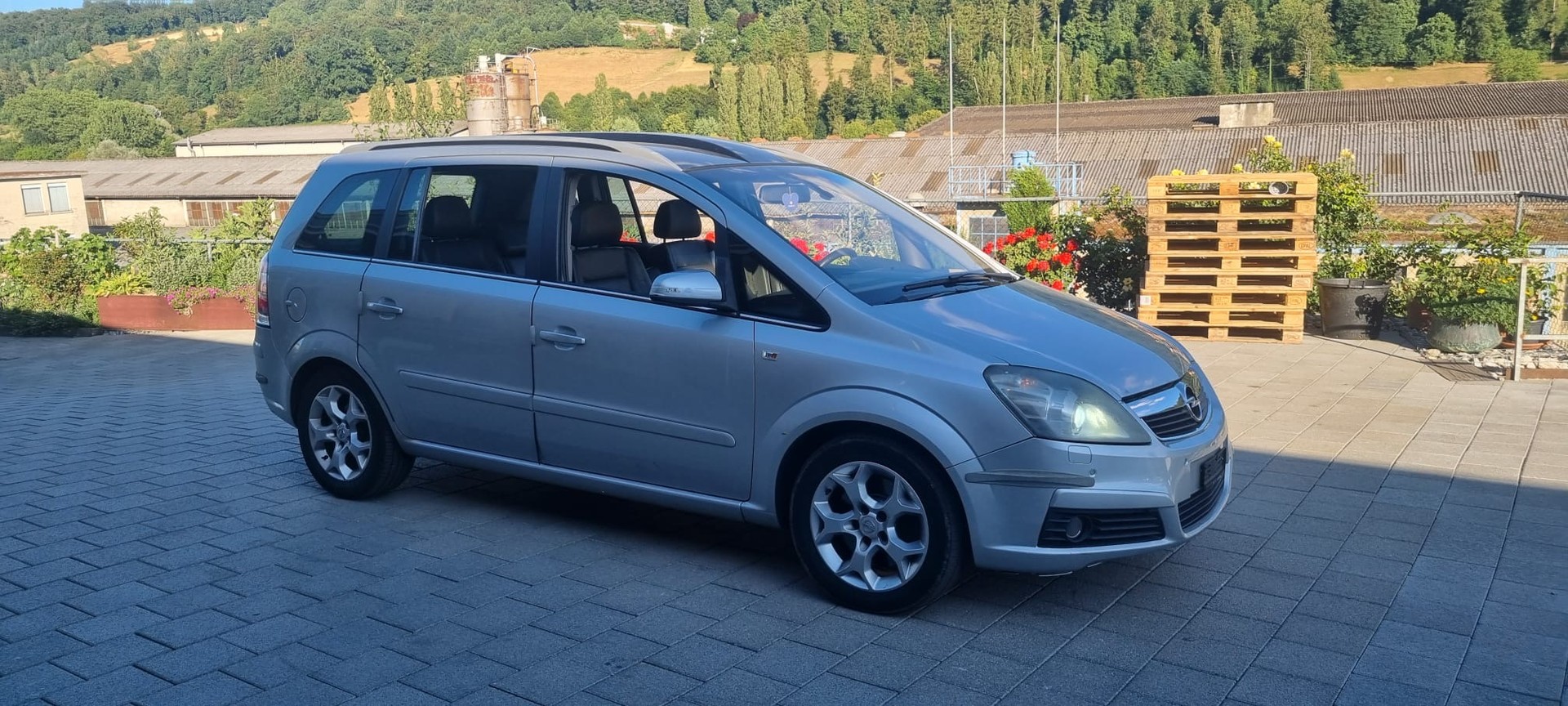 OPEL Zafira 1.9 CDTI Enjoy Automatic-image-1