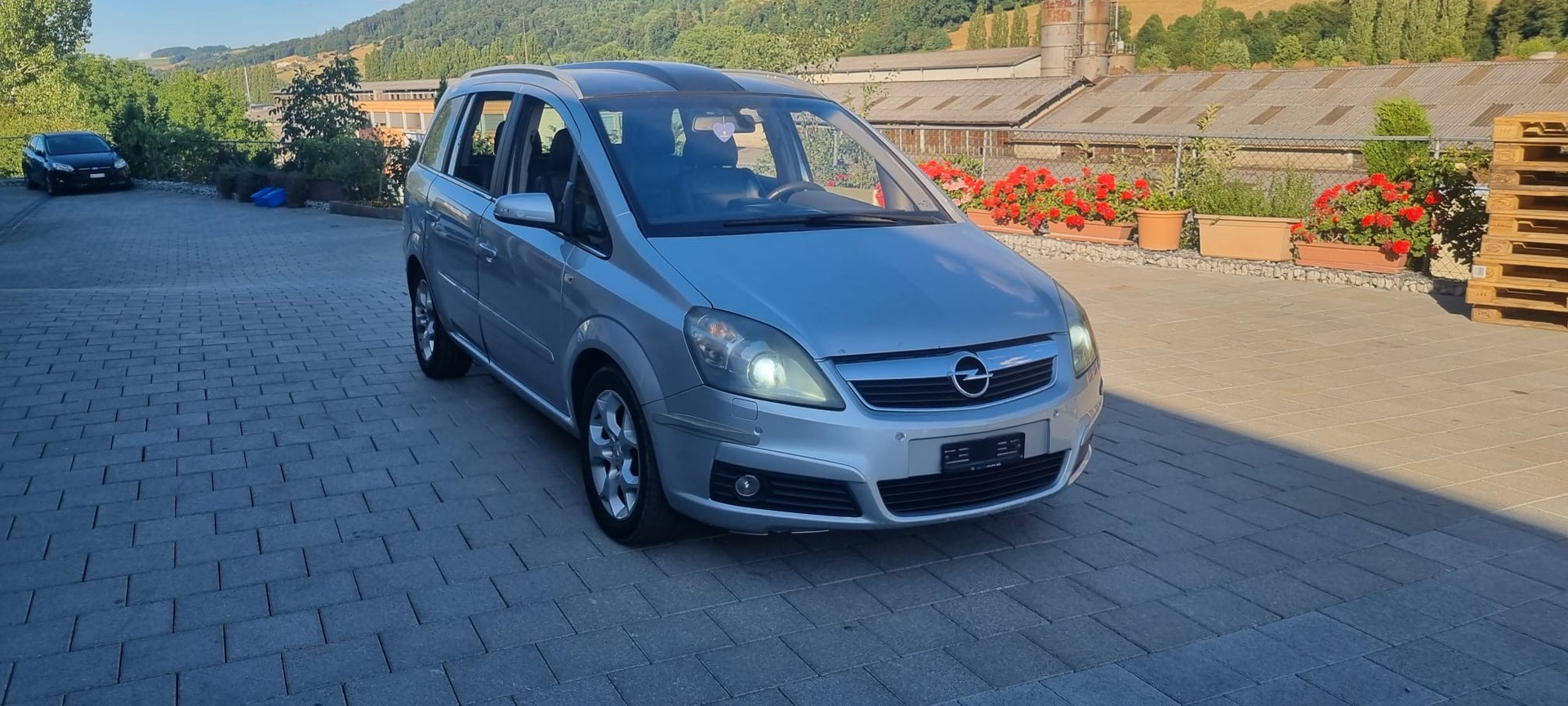 OPEL Zafira 1.9 CDTI Enjoy Automatic-image-0