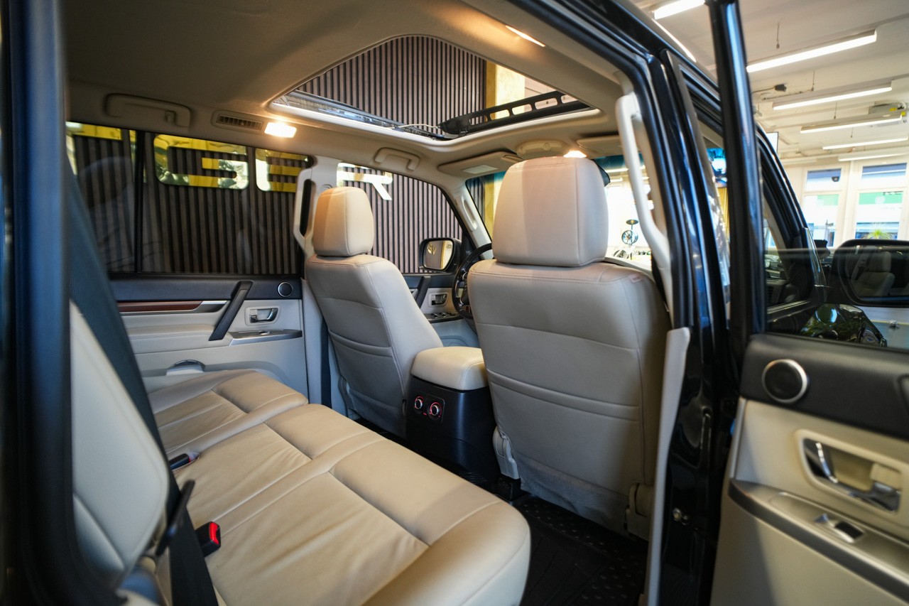 MITSUBISHI Pajero 3.2 DI-D Intense Automatic-image-17