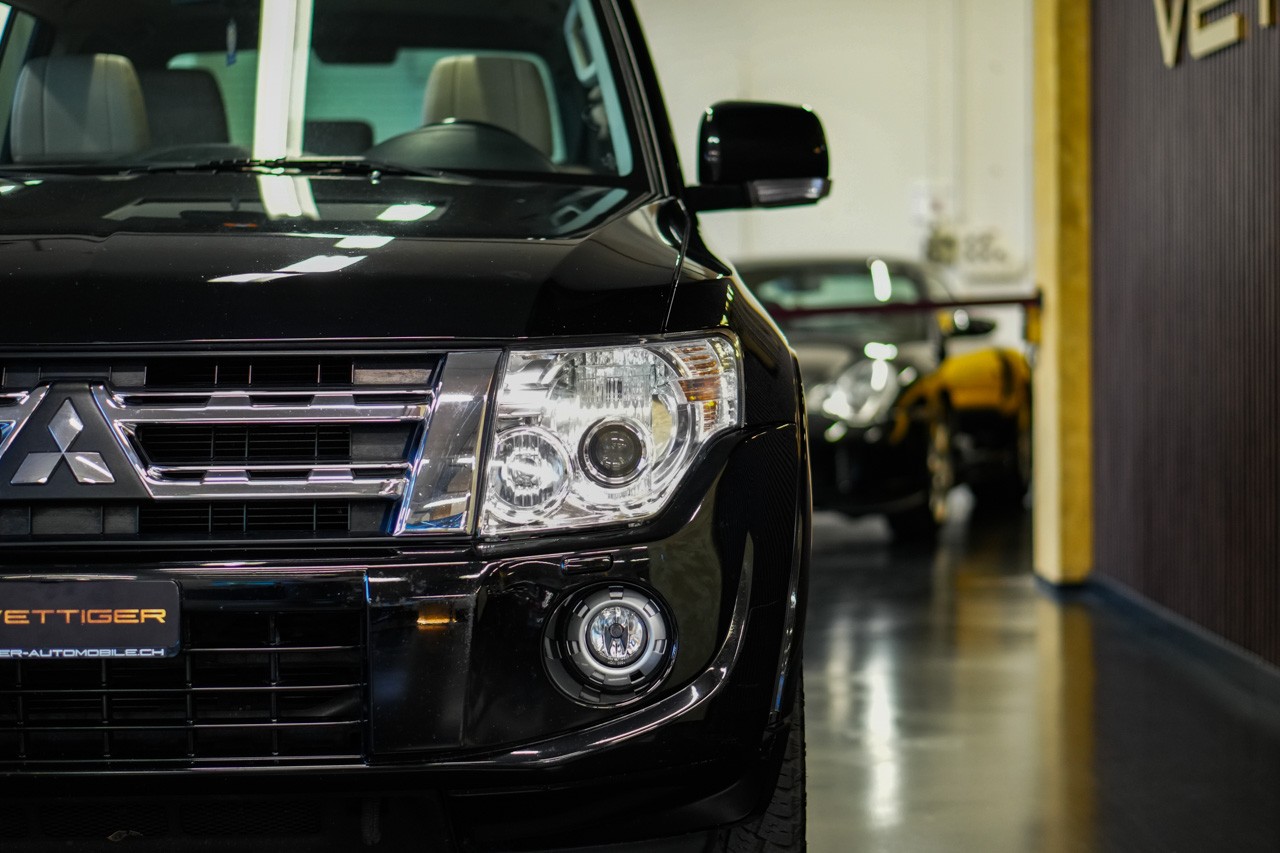MITSUBISHI Pajero 3.2 DI-D Intense Automatic-image-6