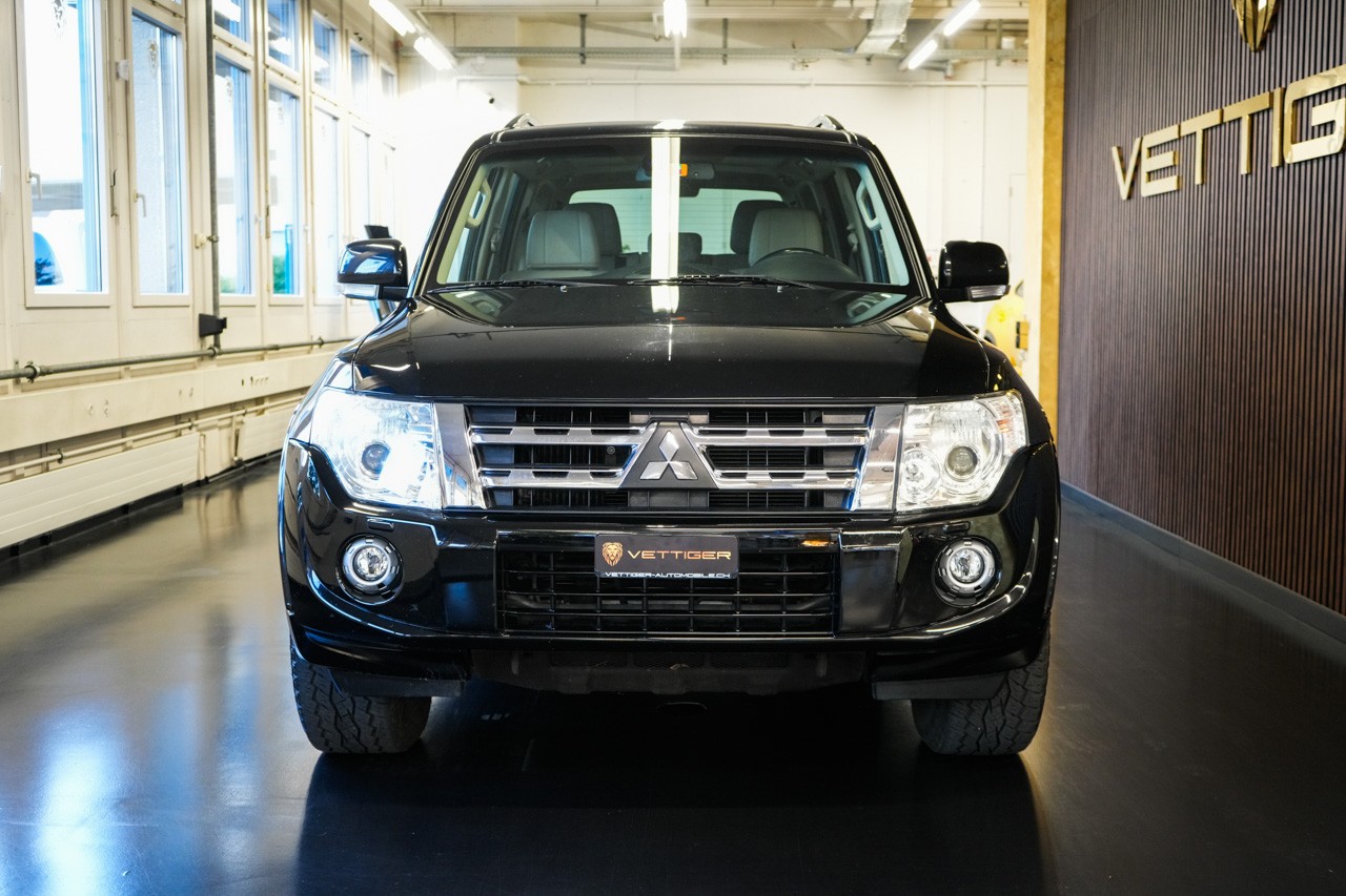 MITSUBISHI Pajero 3.2 DI-D Intense Automatic-showroom-element-1