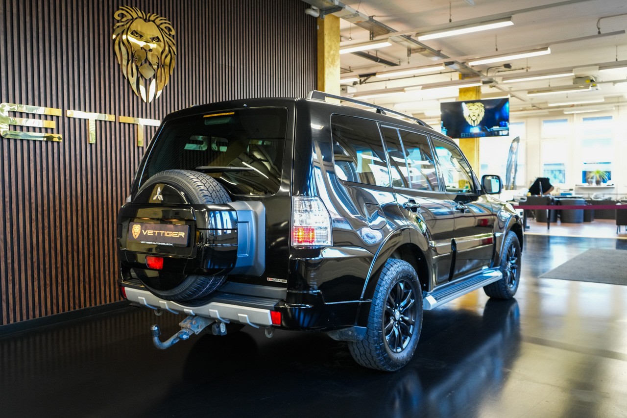 MITSUBISHI Pajero 3.2 DI-D Intense Automatic-image-5