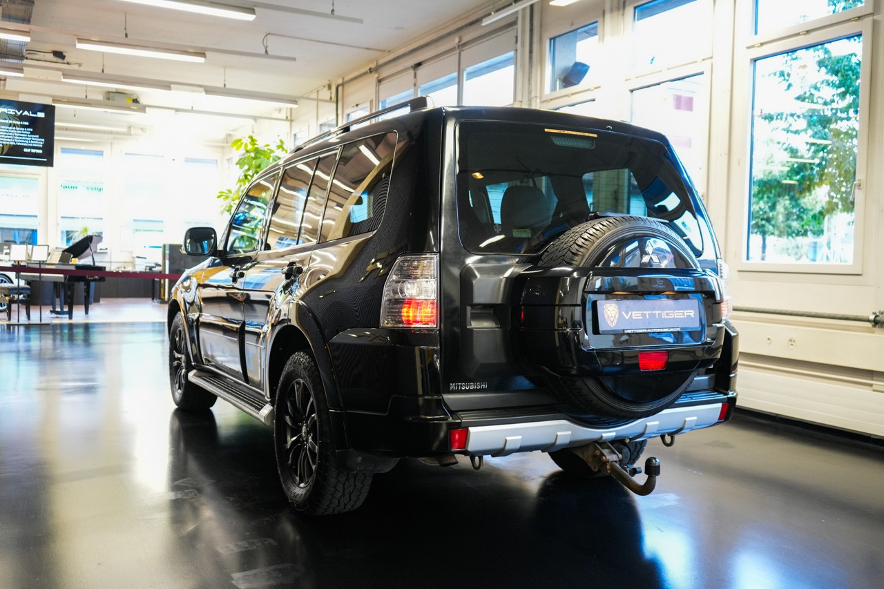 MITSUBISHI Pajero 3.2 DI-D Intense Automatic-showroom-element-3