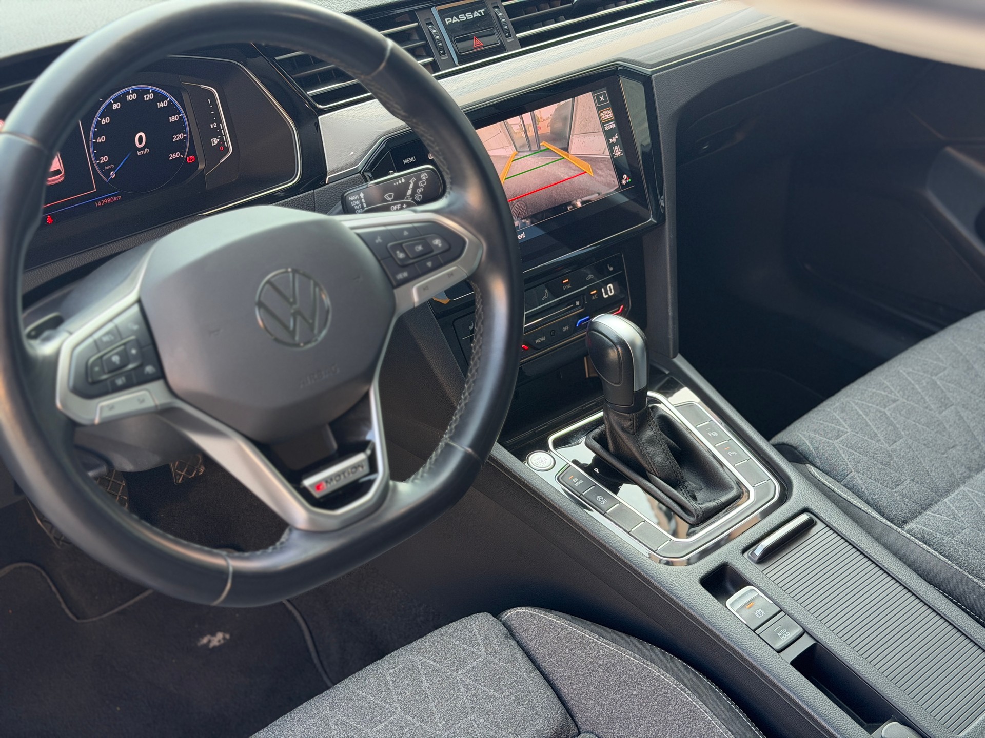 VW Passat 2.0 TDI BMT Business 4Motion DSG-image-16