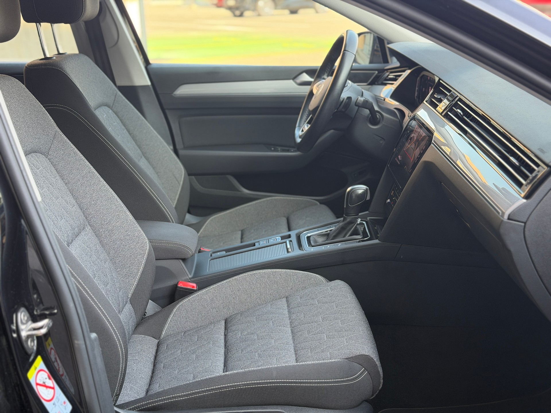 VW Passat 2.0 TDI BMT Business 4Motion DSG-image-24