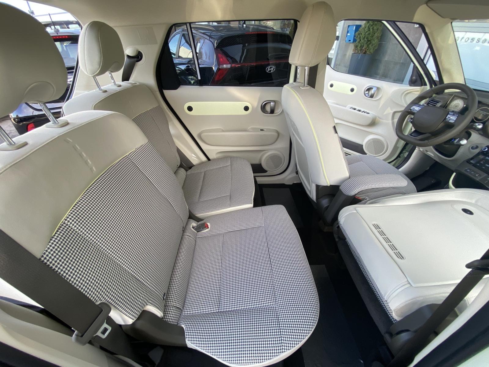 HYUNDAI Inster 49 kWh Electric Amplia-image-17
