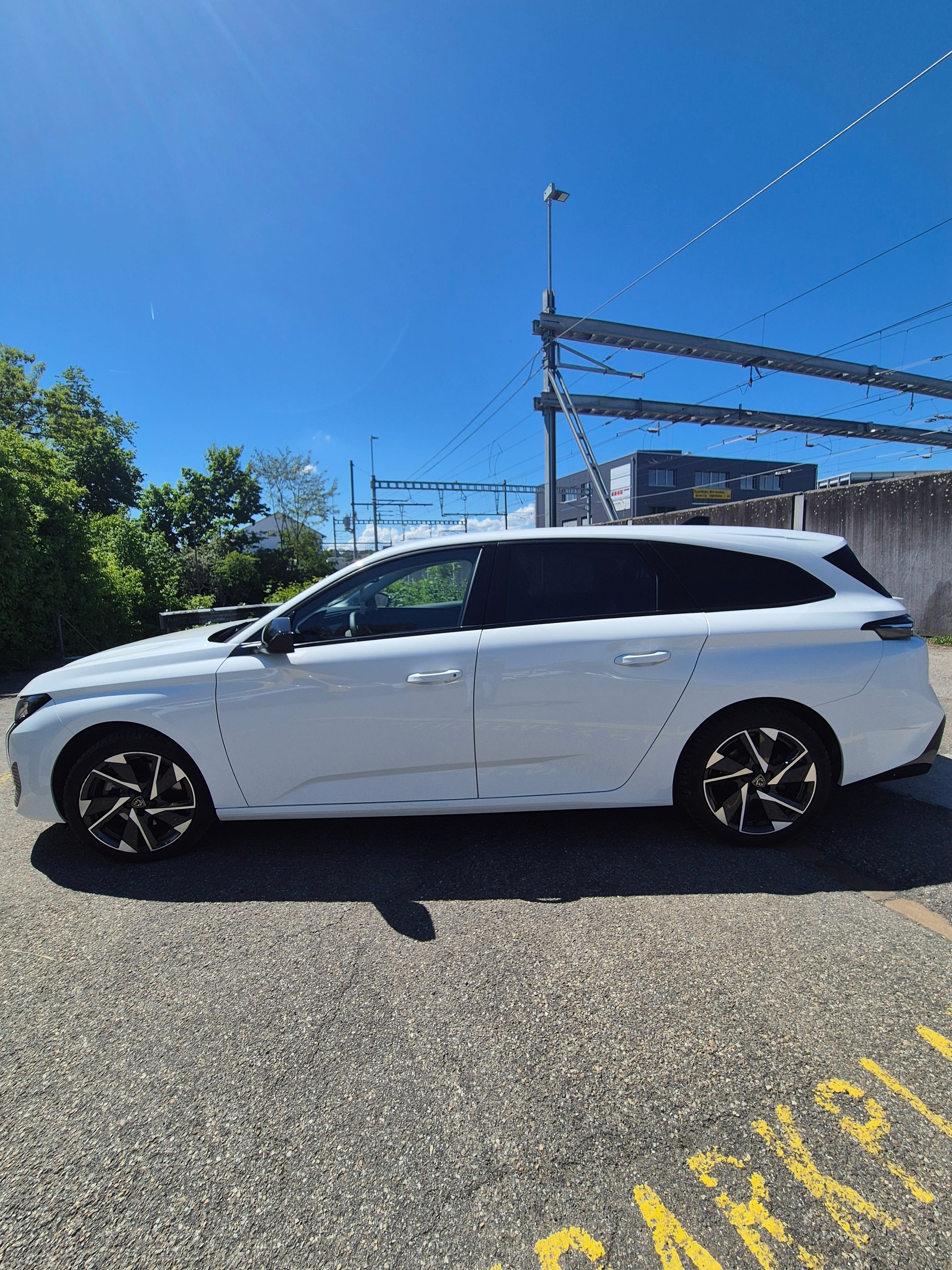 PEUGEOT 308 SW 1.5 BlueHDI Allure Pack EAT8-image-1