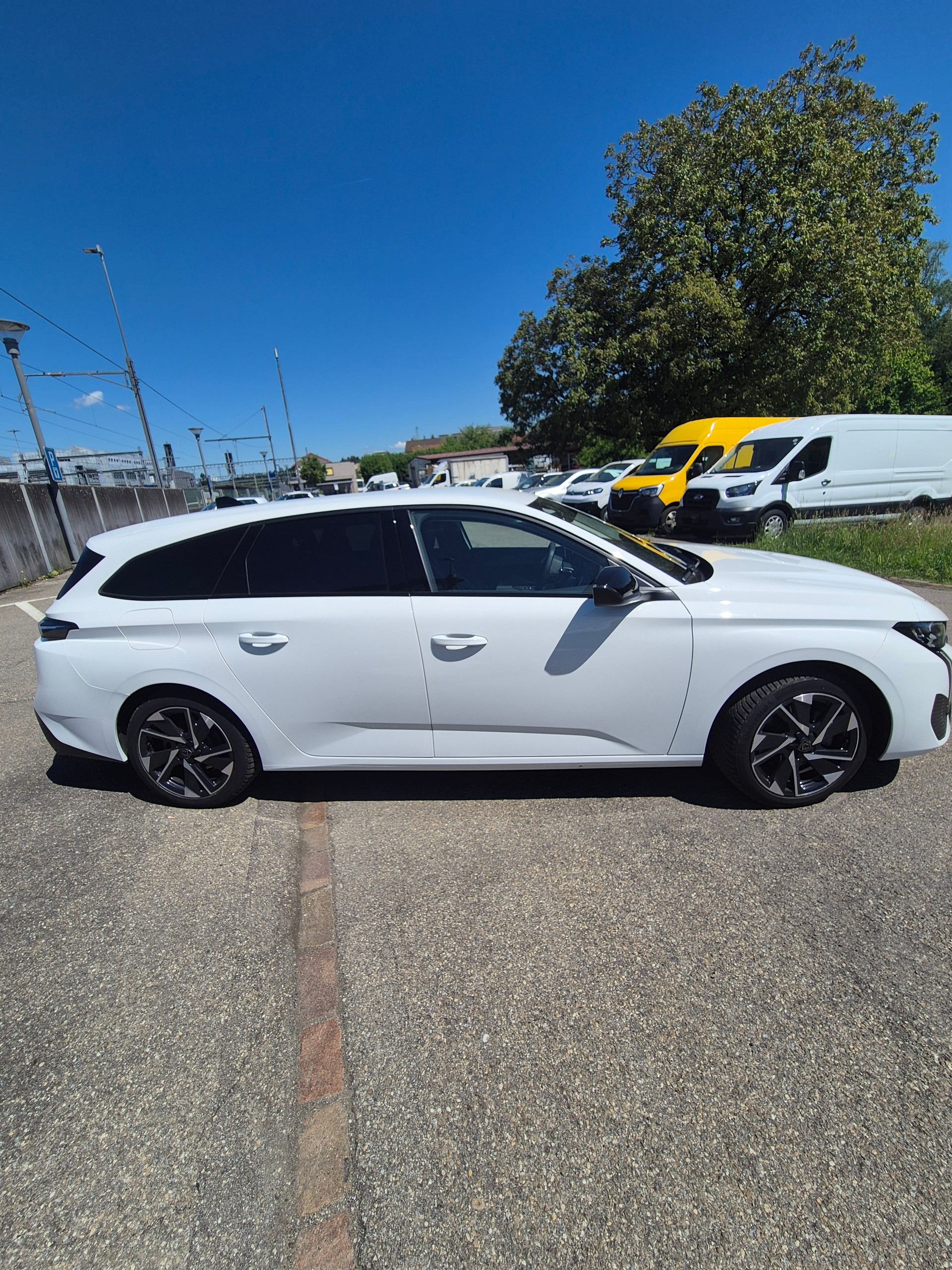 PEUGEOT 308 SW 1.5 BlueHDI Allure Pack EAT8-image-2