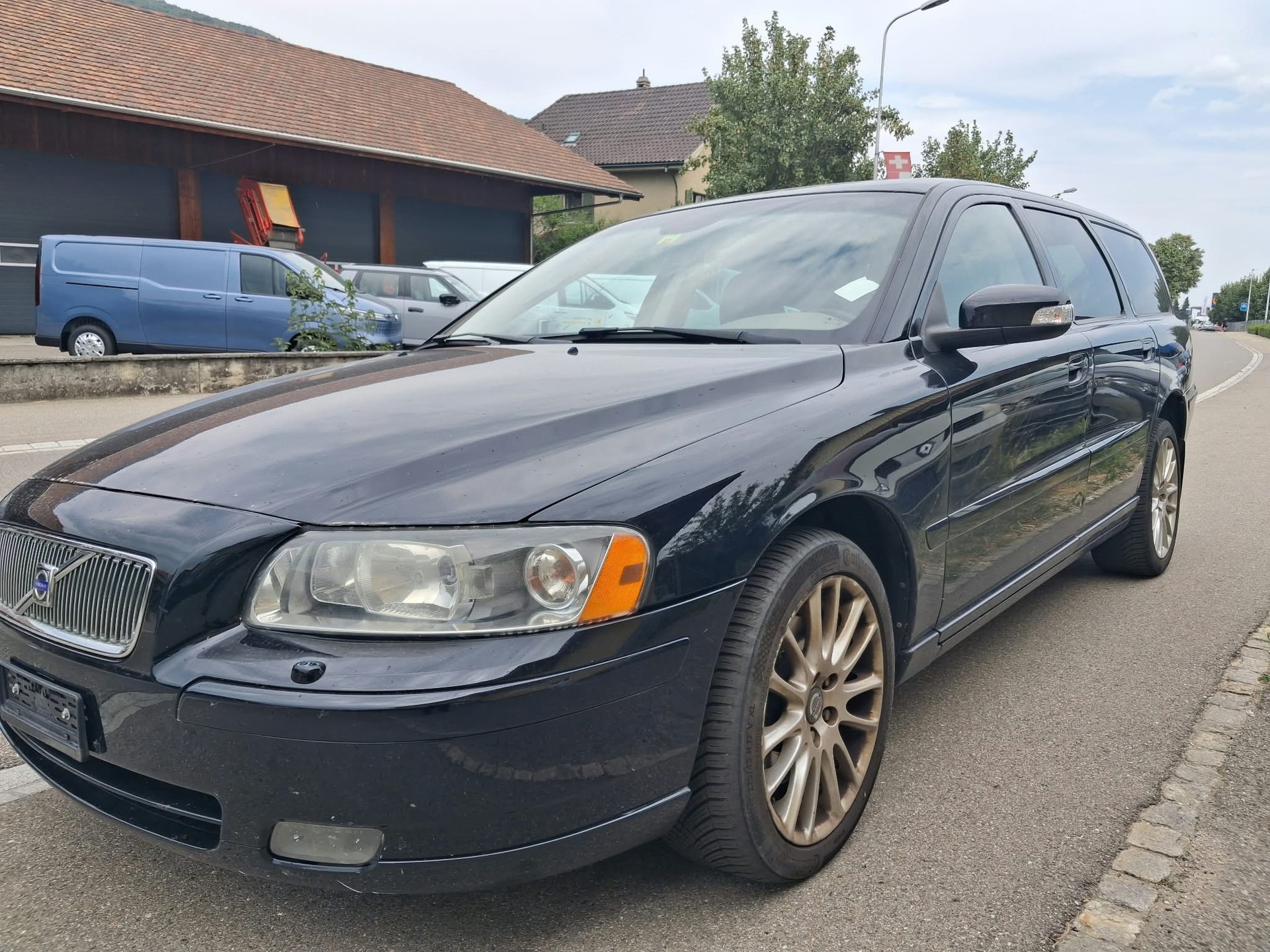 VOLVO V70 D5 AWD Momentum-image-5