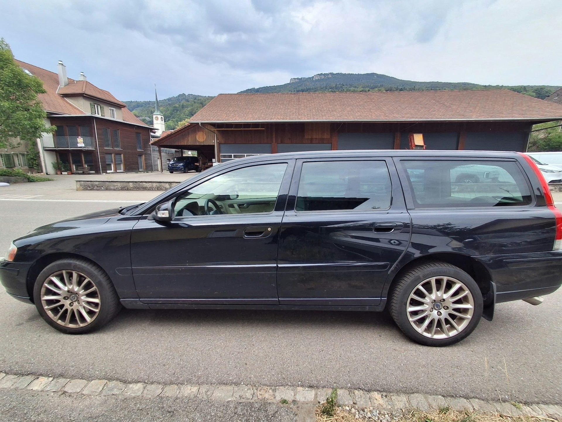 VOLVO V70 D5 AWD Momentum-image-9