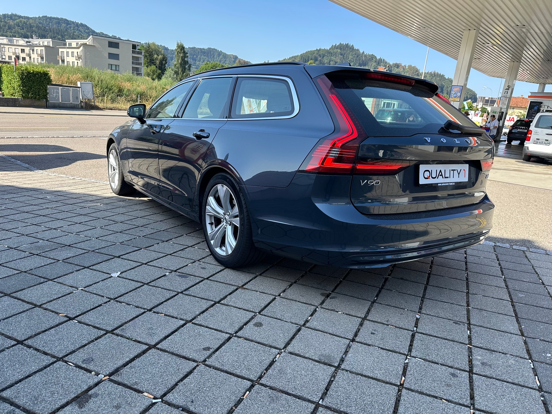 VOLVO V90 B4 Benzin Mild Hybrid Core Geartronic-image-3
